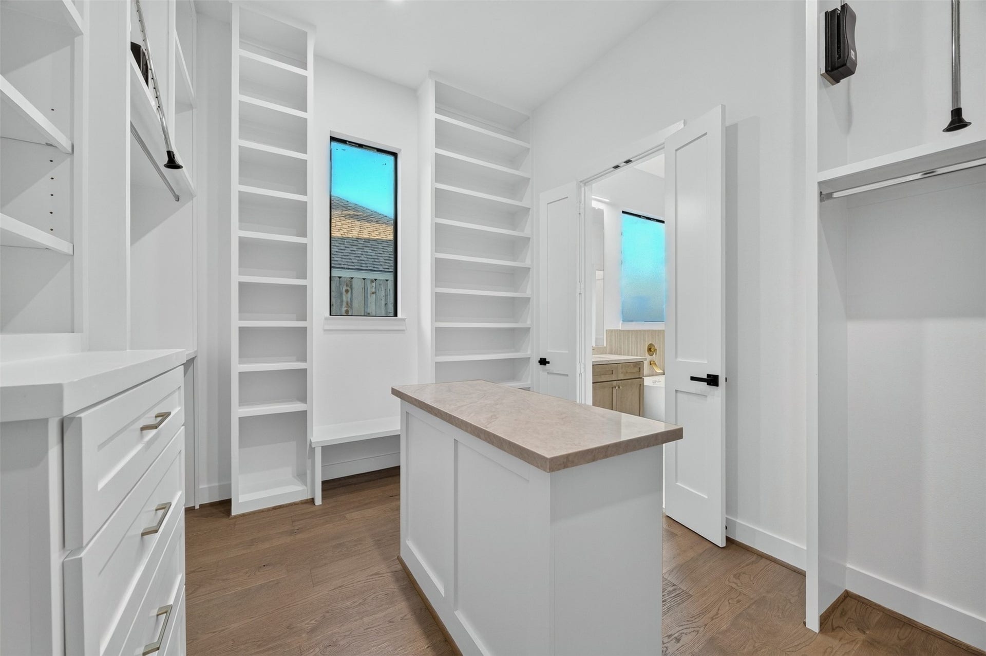 1634 Antoine Drive, Houston, TX 77055 1634 Antoine Drive, Houston, TX 77055