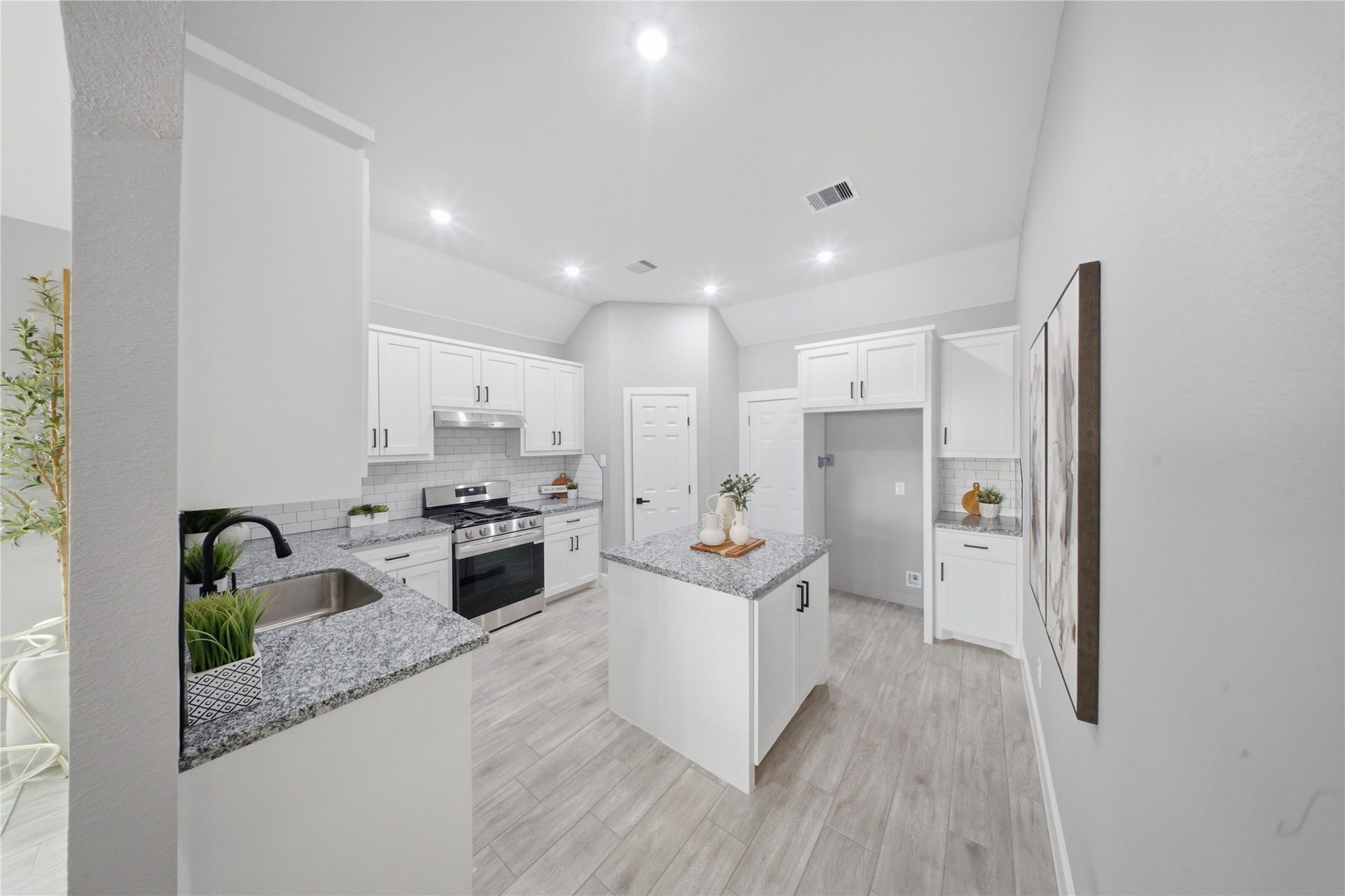 5014 E Meadow Drive, Deer Park, TX 77536 5014 E Meadow Drive, Deer Park, TX 77536