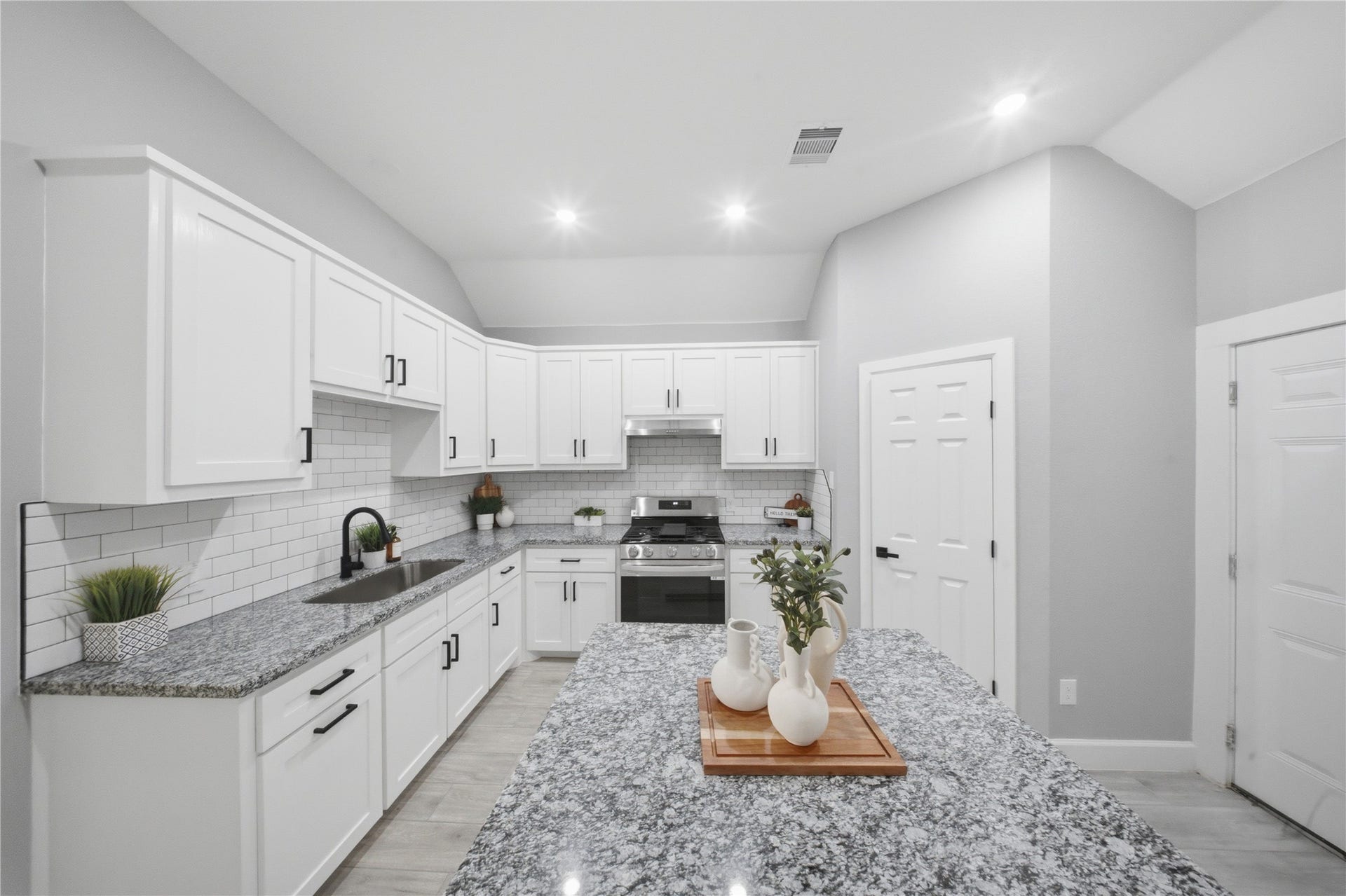 5014 E Meadow Drive, Deer Park, TX 77536 5014 E Meadow Drive, Deer Park, TX 77536