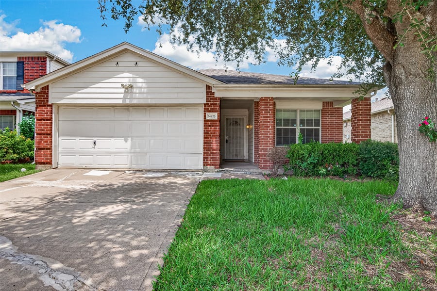 Property photo for 14926 Sugar Stone Drive, Sugar Land, TX