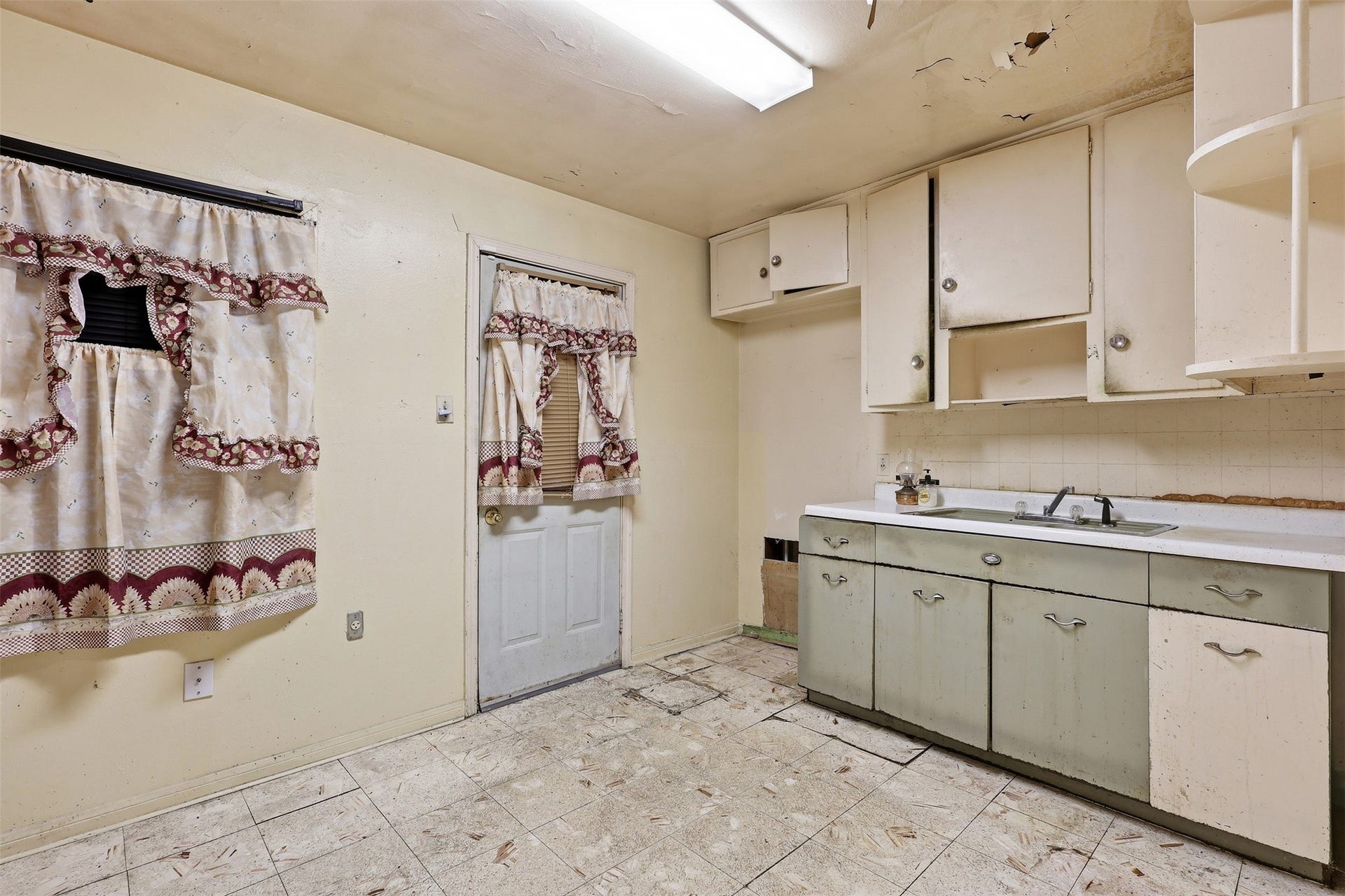 1419 Silverdale Street, Houston, TX 77029