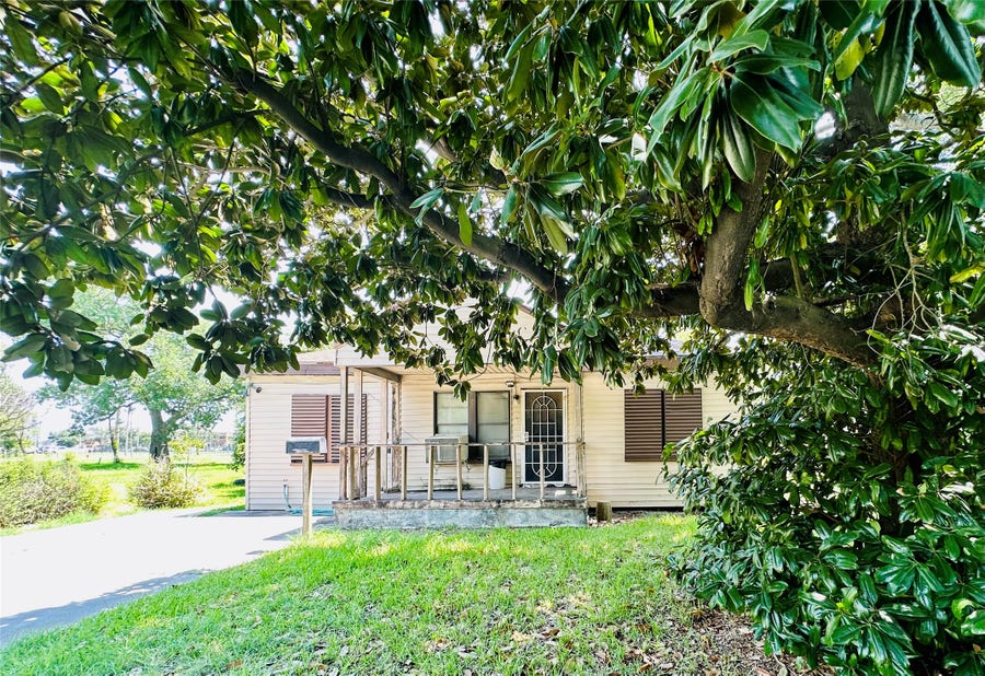 Property photo for 1217 4th Avenue S, Texas City, TX