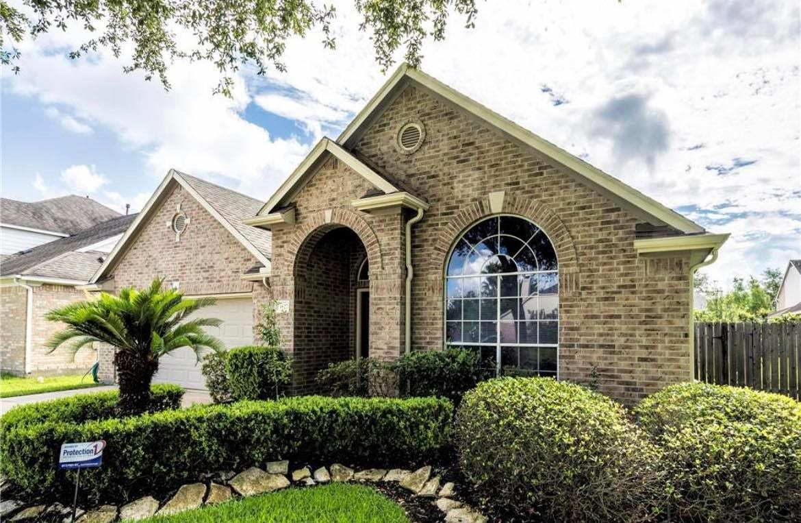 3827 Shady Breeze Drive, Houston, TX 77082
