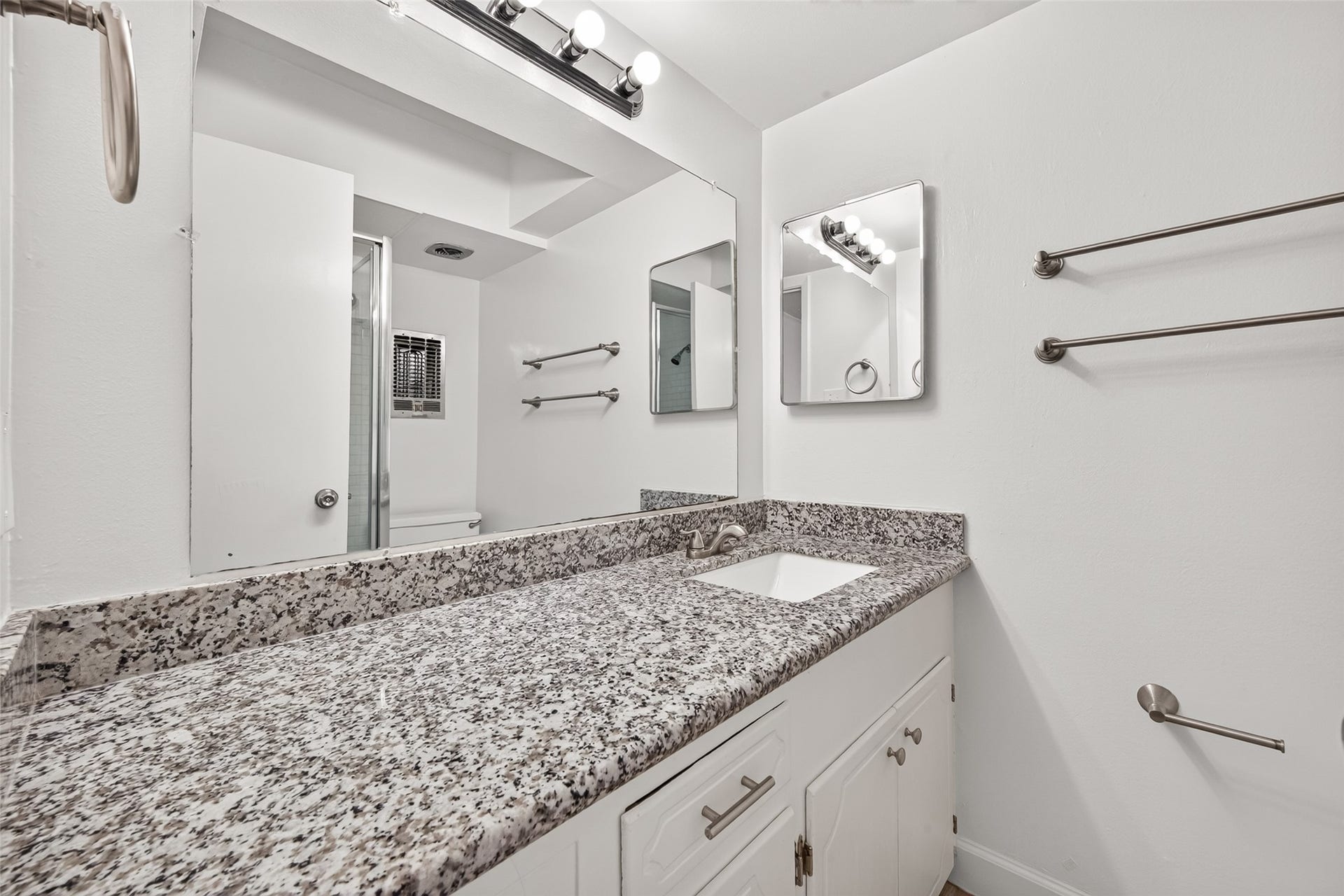 2824 Briarhurst Drive, #27, Houston, TX 77057