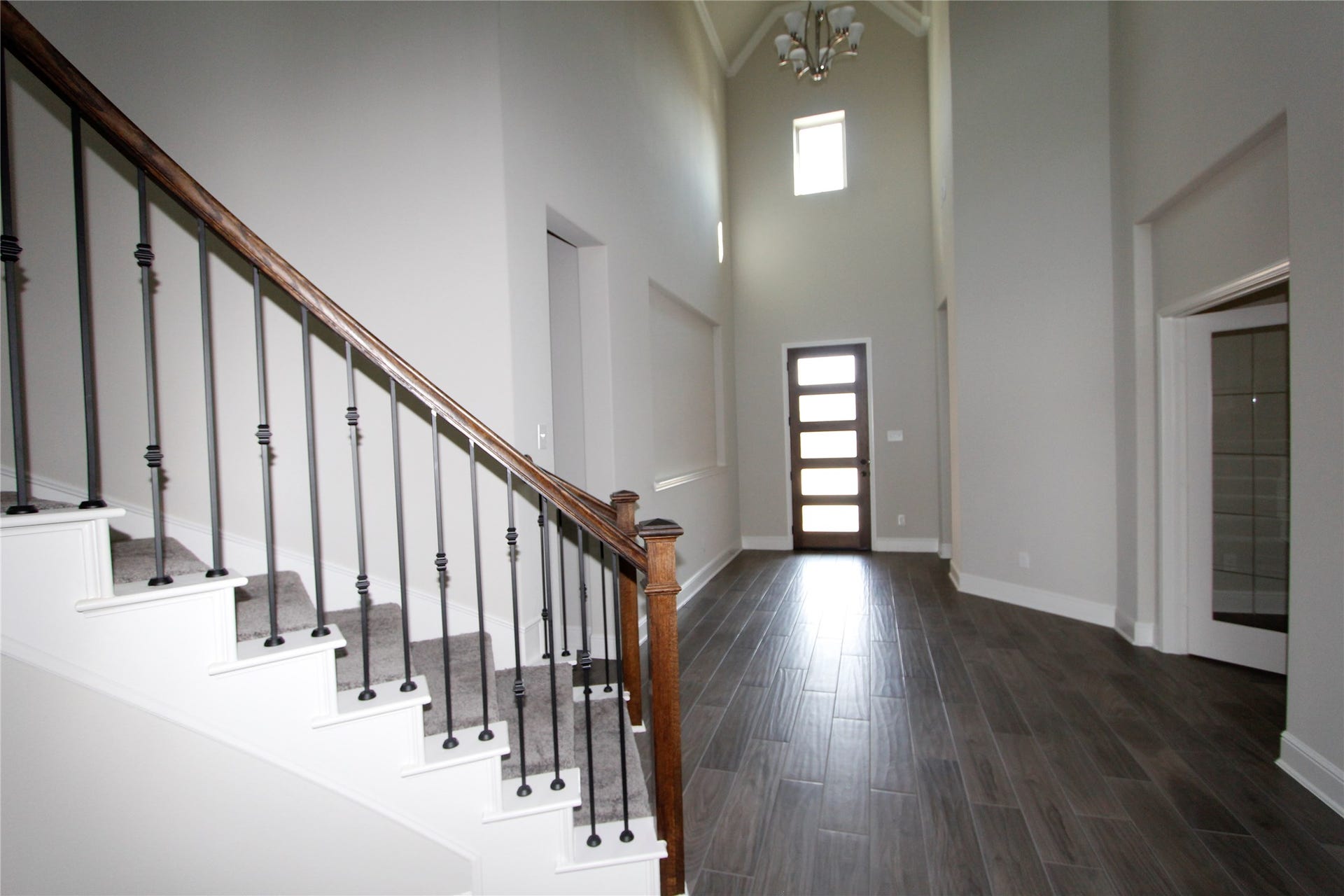 906 Daffodil View Court Court, Richmond, TX 77406 High ceiling and beautiful foyer and distance to the front door