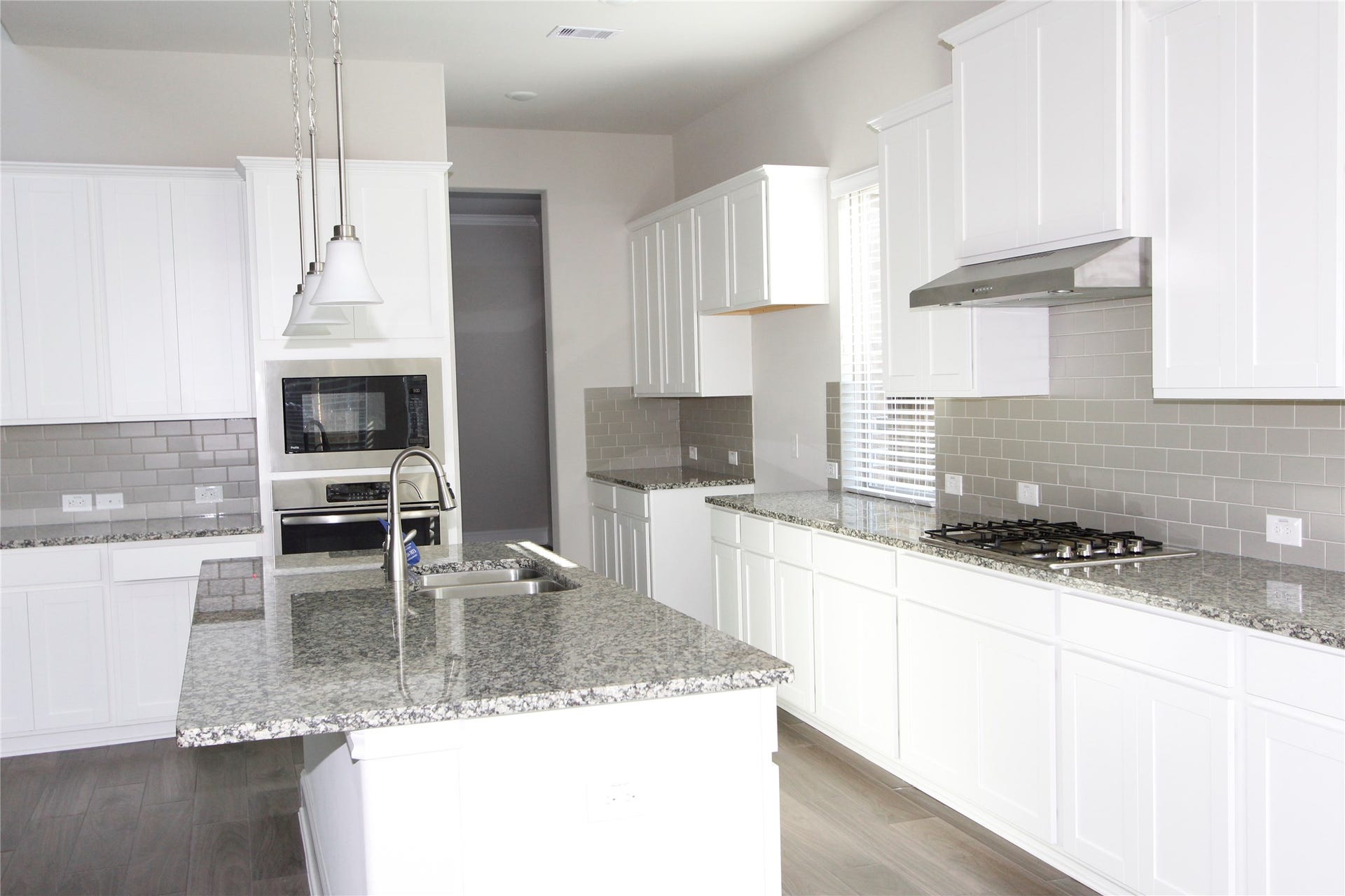 906 Daffodil View Court Court, Richmond, TX 77406 Kitchen views