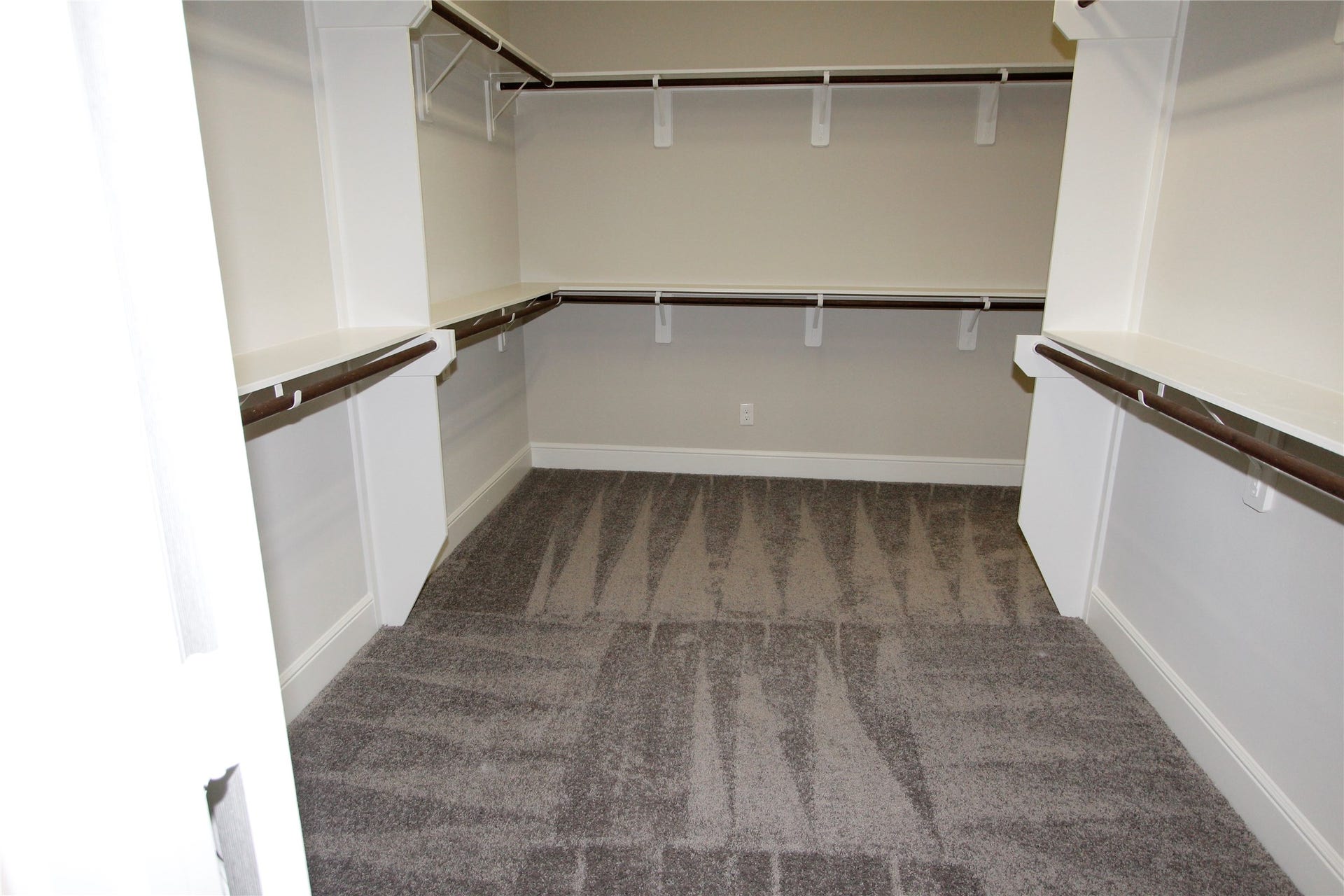 906 Daffodil View Court Court, Richmond, TX 77406 Second section of huge master closet
