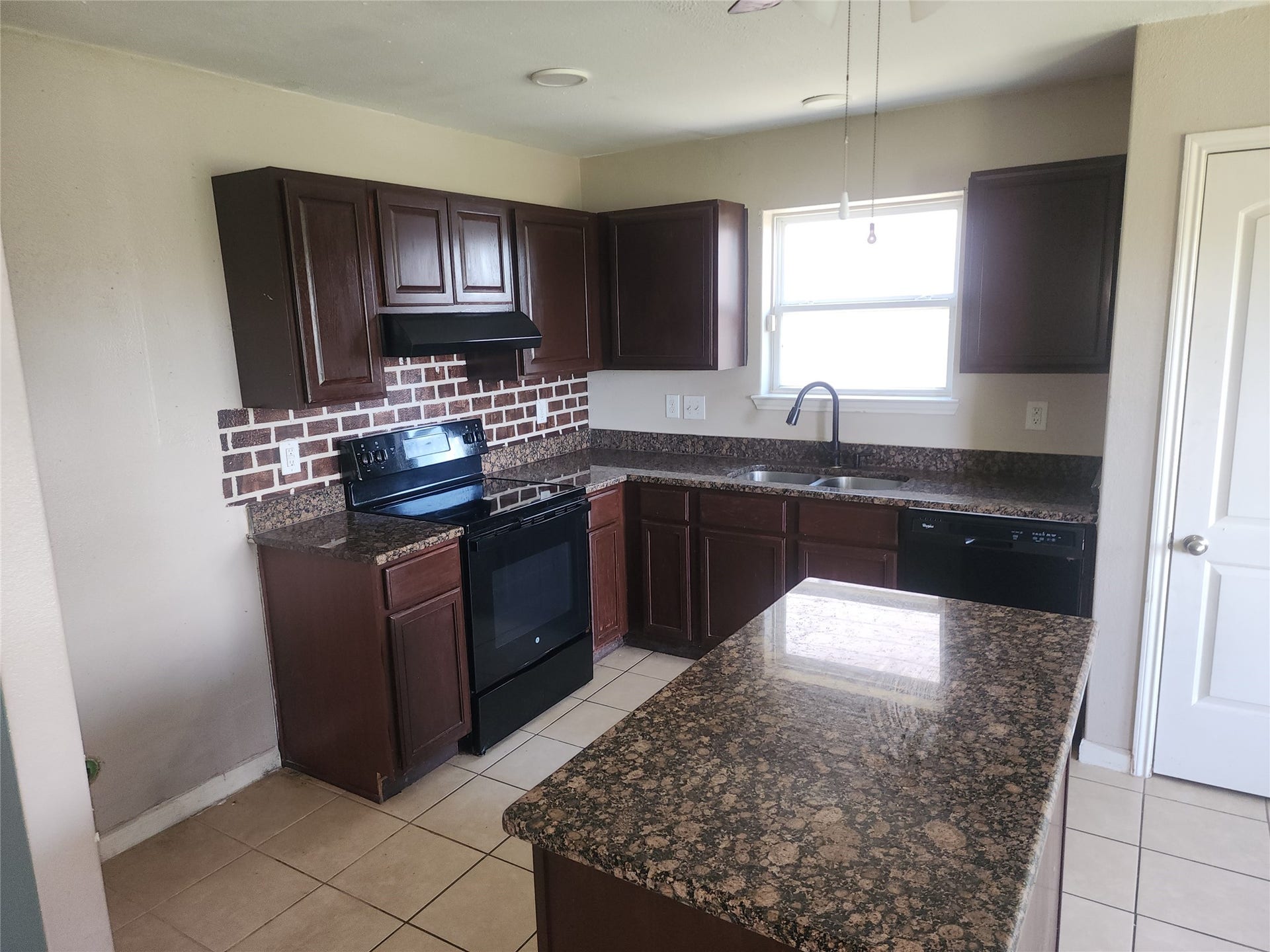 338 Apache Field Lane, La Marque, TX 77568 338 Apache Field Lane, La Marque, TX 77568