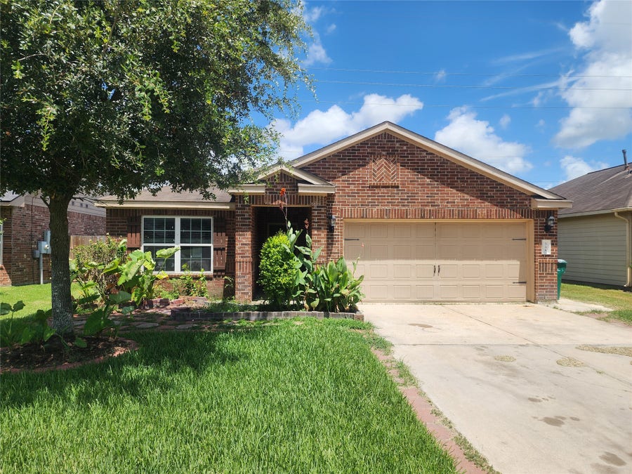 Property photo for 338 Apache Field Lane, La Marque, TX