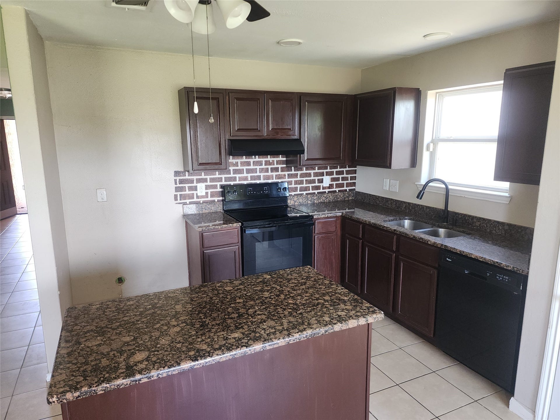 338 Apache Field Lane, La Marque, TX 77568 338 Apache Field Lane, La Marque, TX 77568