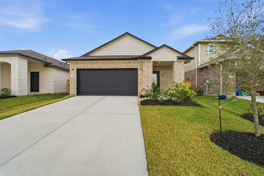 Property photo for 3191 Savannah Rose Drive, Angleton, TX