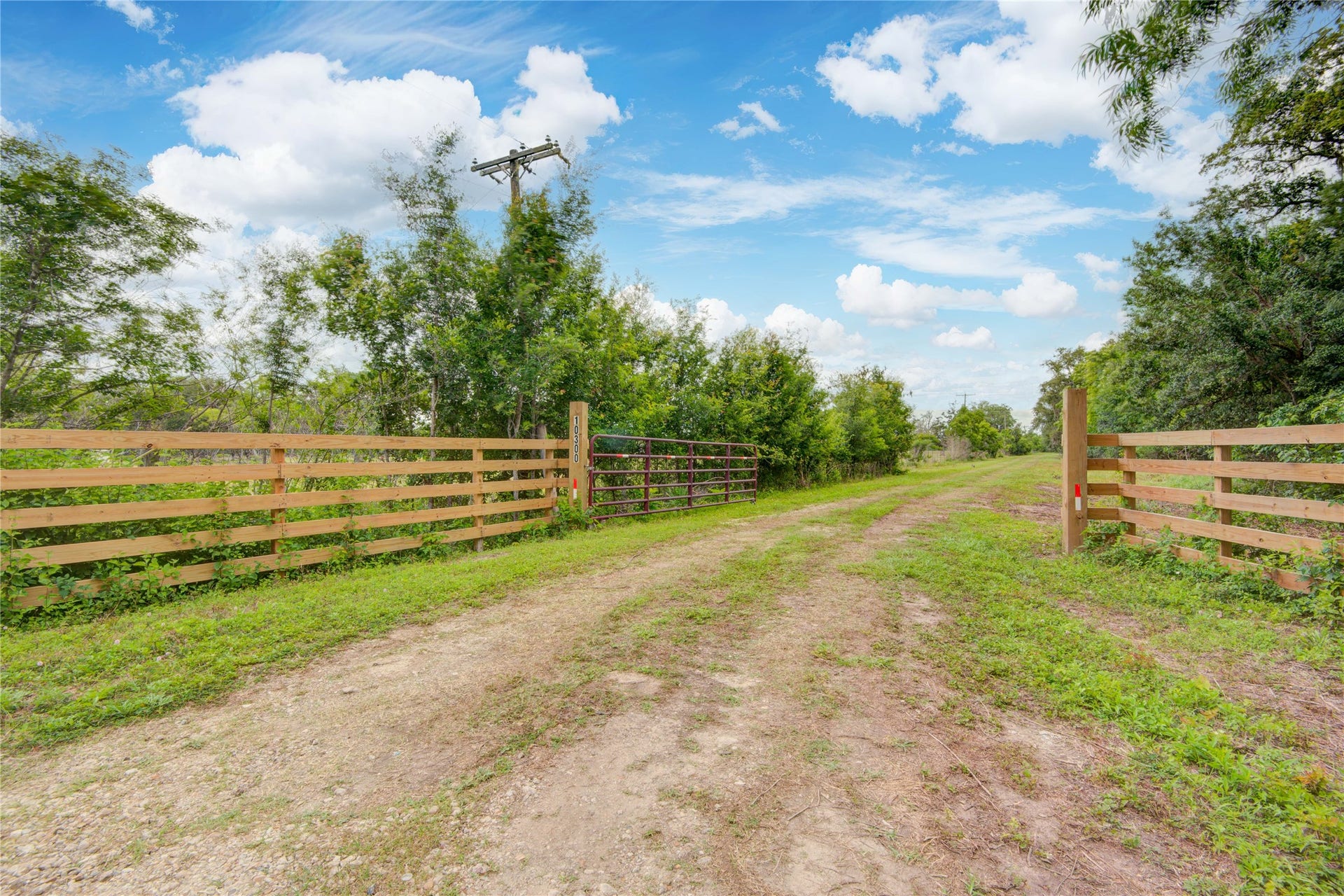 10300 County Road 321, Sweeny, TX 77480 10300 County Road 321, Sweeny, TX 77480