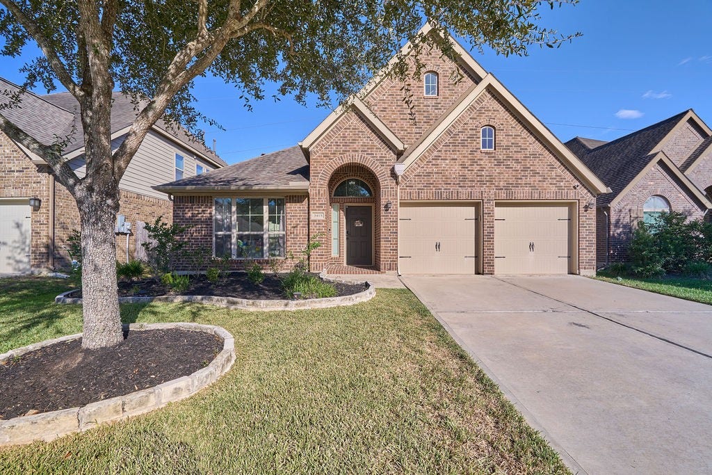 Stunning Perry Home with Timeless Curb Appeal!