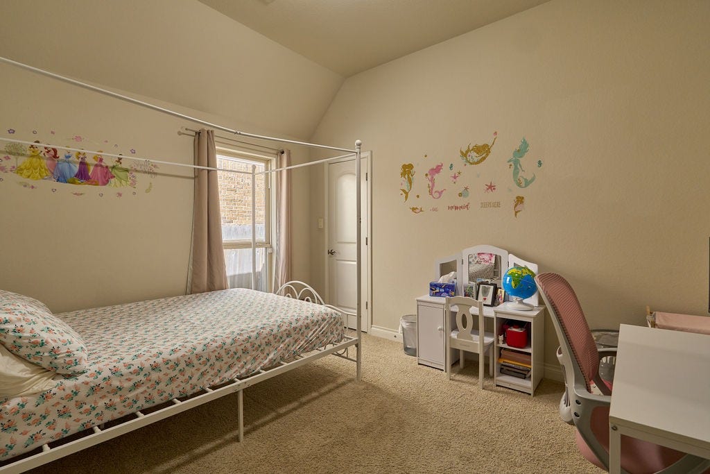Bright & Welcoming Secondary Bedroom!