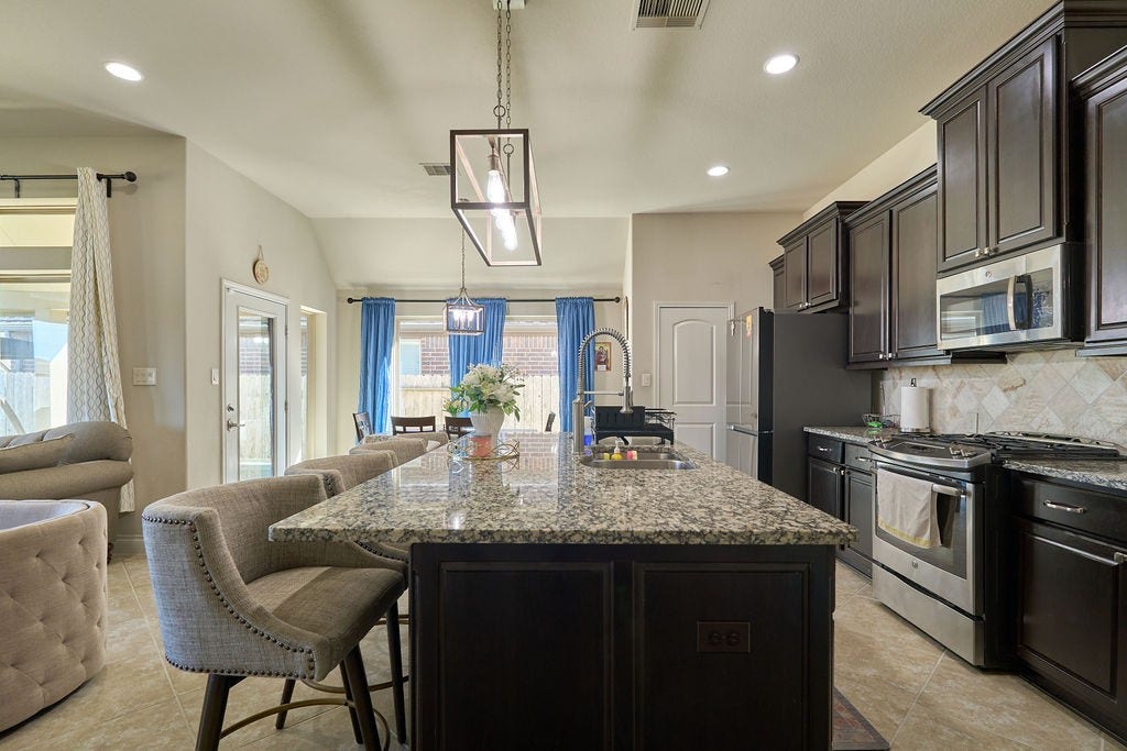 Open-Concept Kitchen with Designer Finishes!