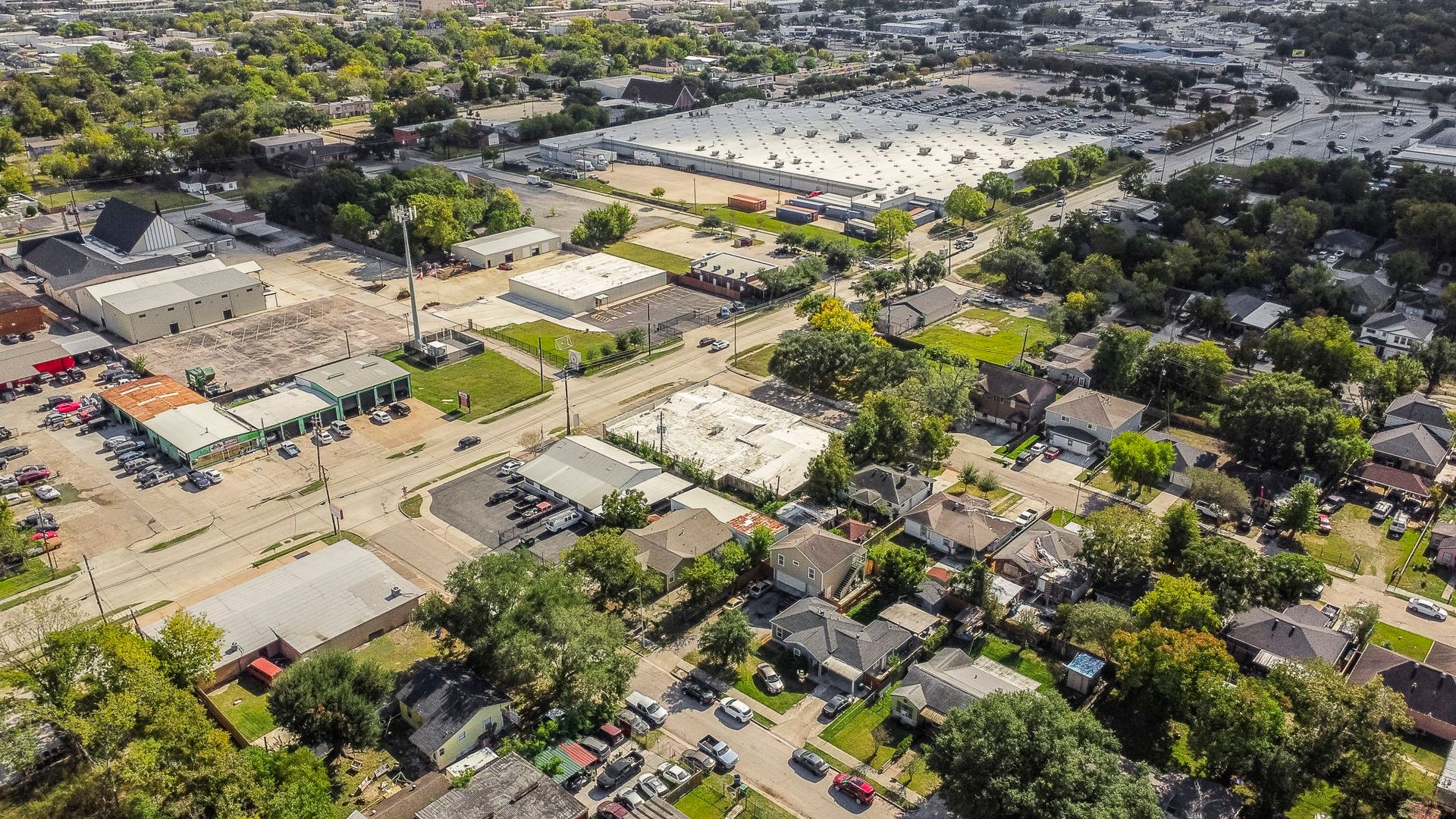 1018 Shaver Street, Pasadena, TX 77506 Birds-eye view illustrating the propertys position along a busy thoroughfare.