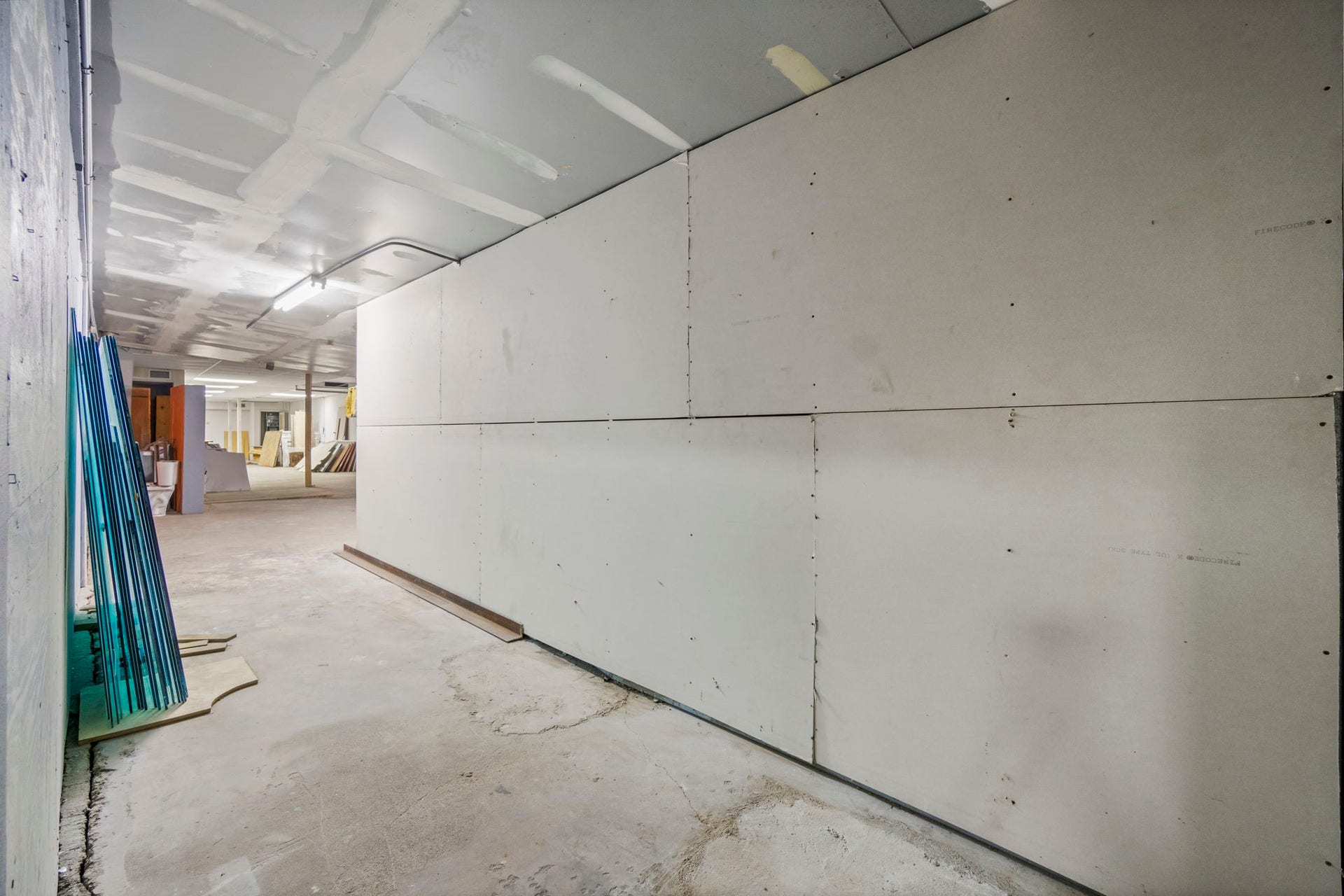 1018 Shaver Street, Pasadena, TX 77506 Construction-ready space offering open layout for customization