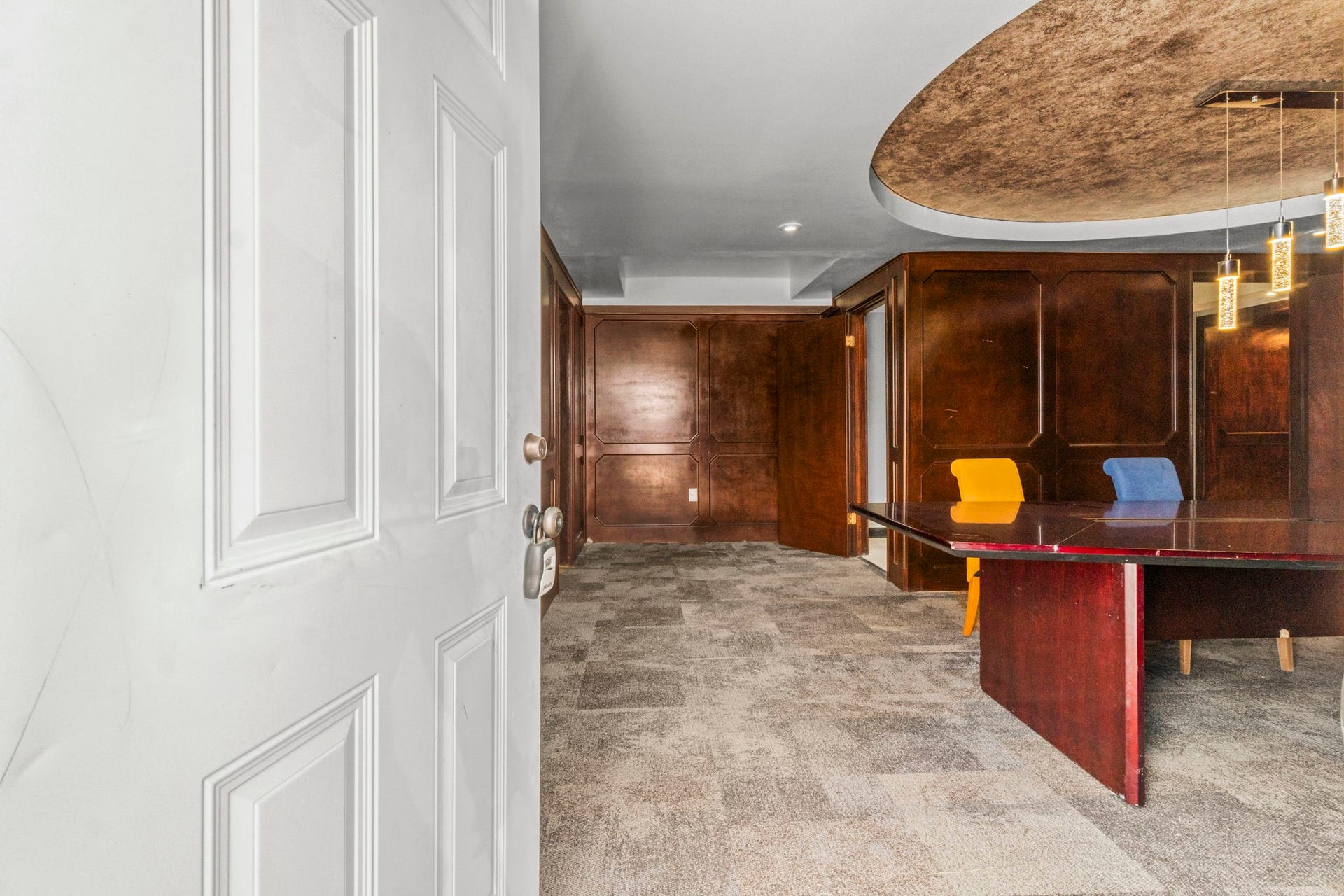1018 Shaver Street, Pasadena, TX 77506 Private entry leading into a finished conference or meeting room.