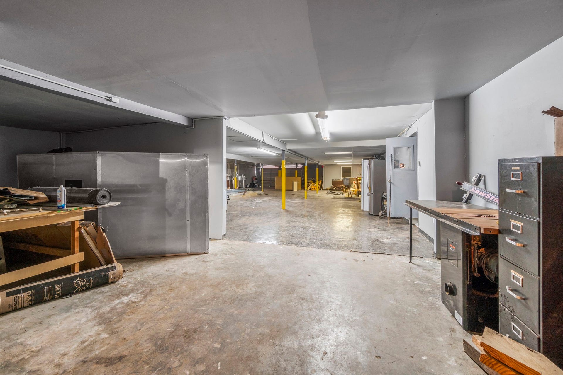 1018 Shaver Street, Pasadena, TX 77506 Expansive warehouse area with open floor plan and multiple work zones.