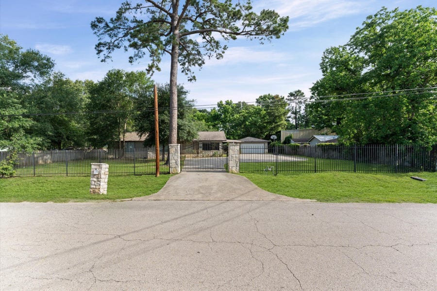 Property photo for 1505 Gladiola Avenue, Conroe, TX