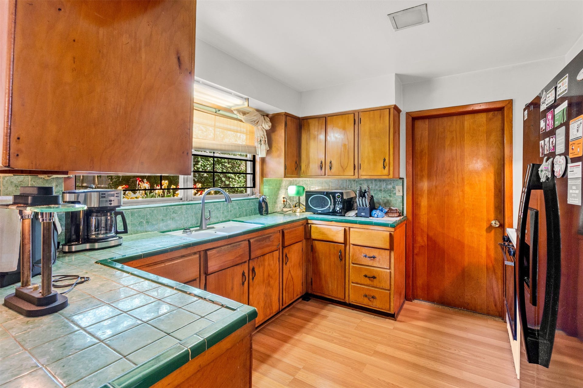 1806 Burke Road, Pasadena, TX 77502 Kitchen