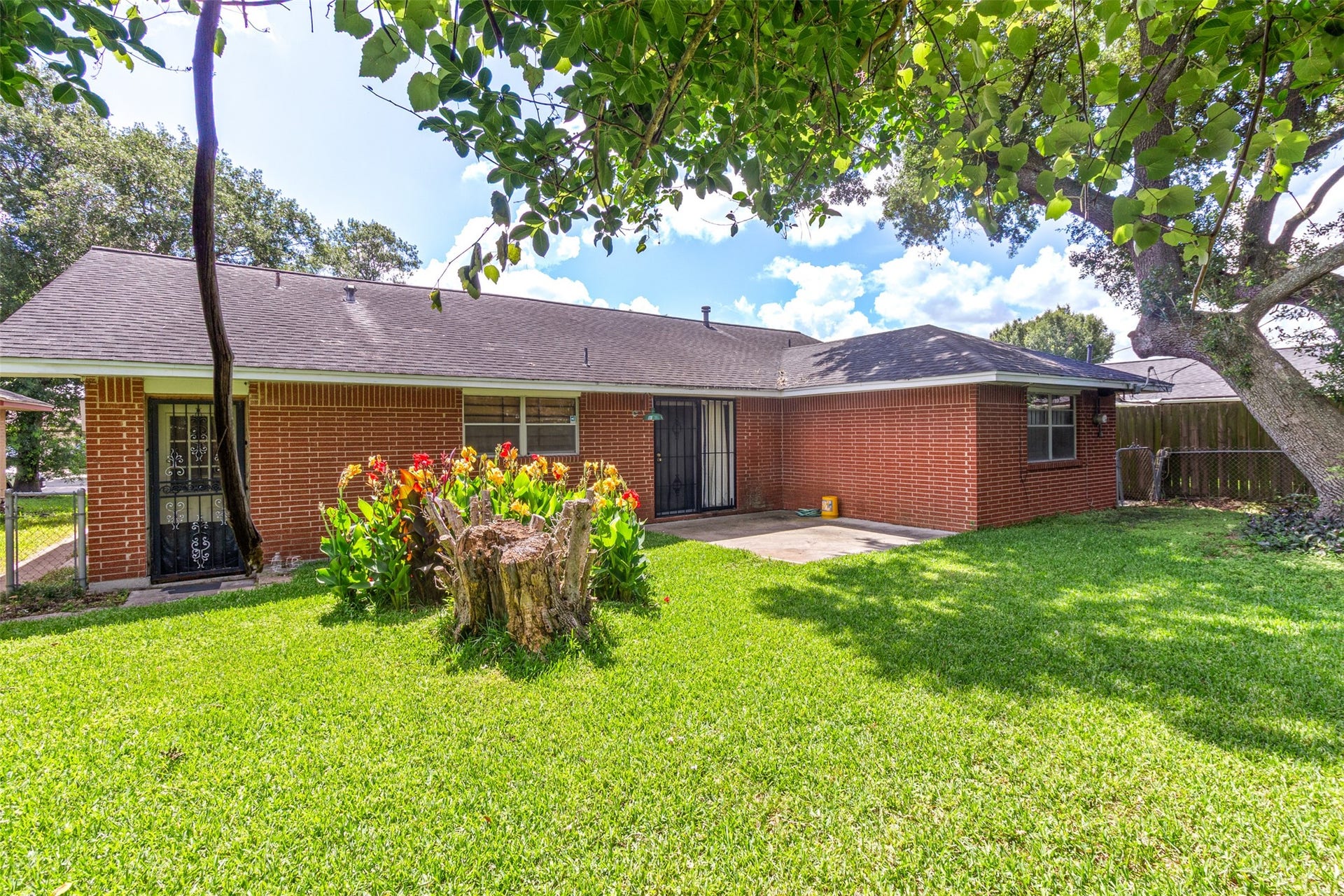 1806 Burke Road, Pasadena, TX 77502 Spacious backyard