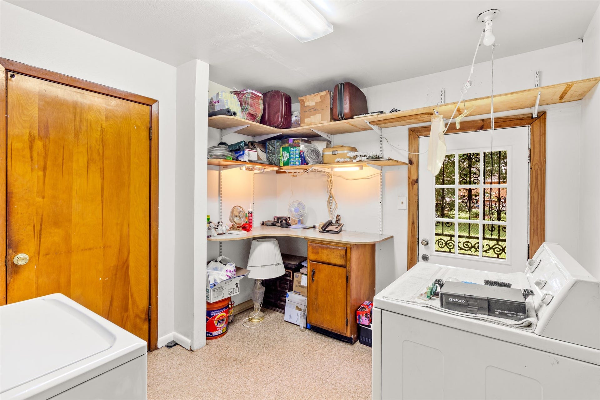 1806 Burke Road, Pasadena, TX 77502 Spacious Laundry Room