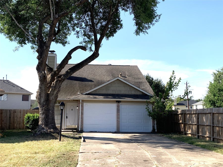 Property photo for 2002 Greencourt Drive, Missouri City, TX