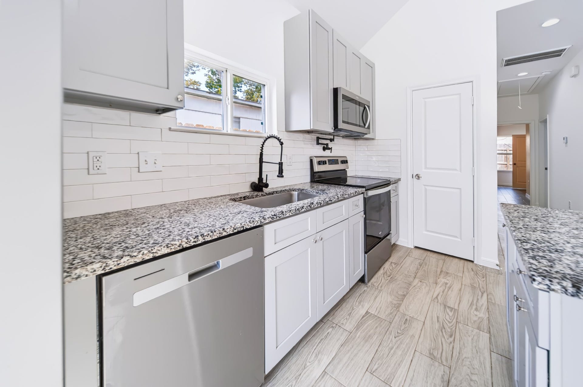 16686 E Lynbrook, Montgomery, TX 77316 16686 E Lynbrook, Montgomery, TX 77316