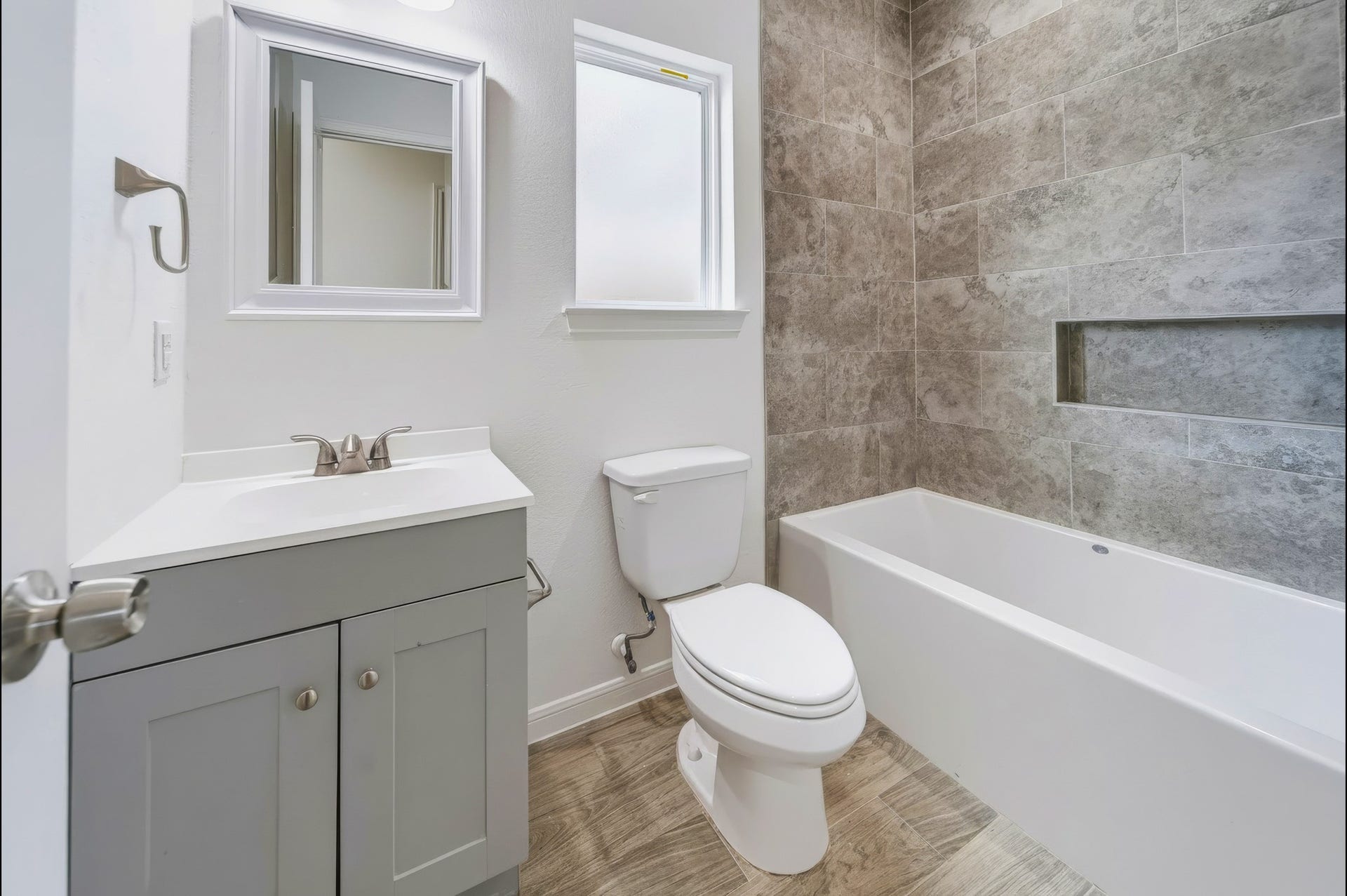 16686 E Lynbrook, Montgomery, TX 77316 16686 E Lynbrook, Montgomery, TX 77316