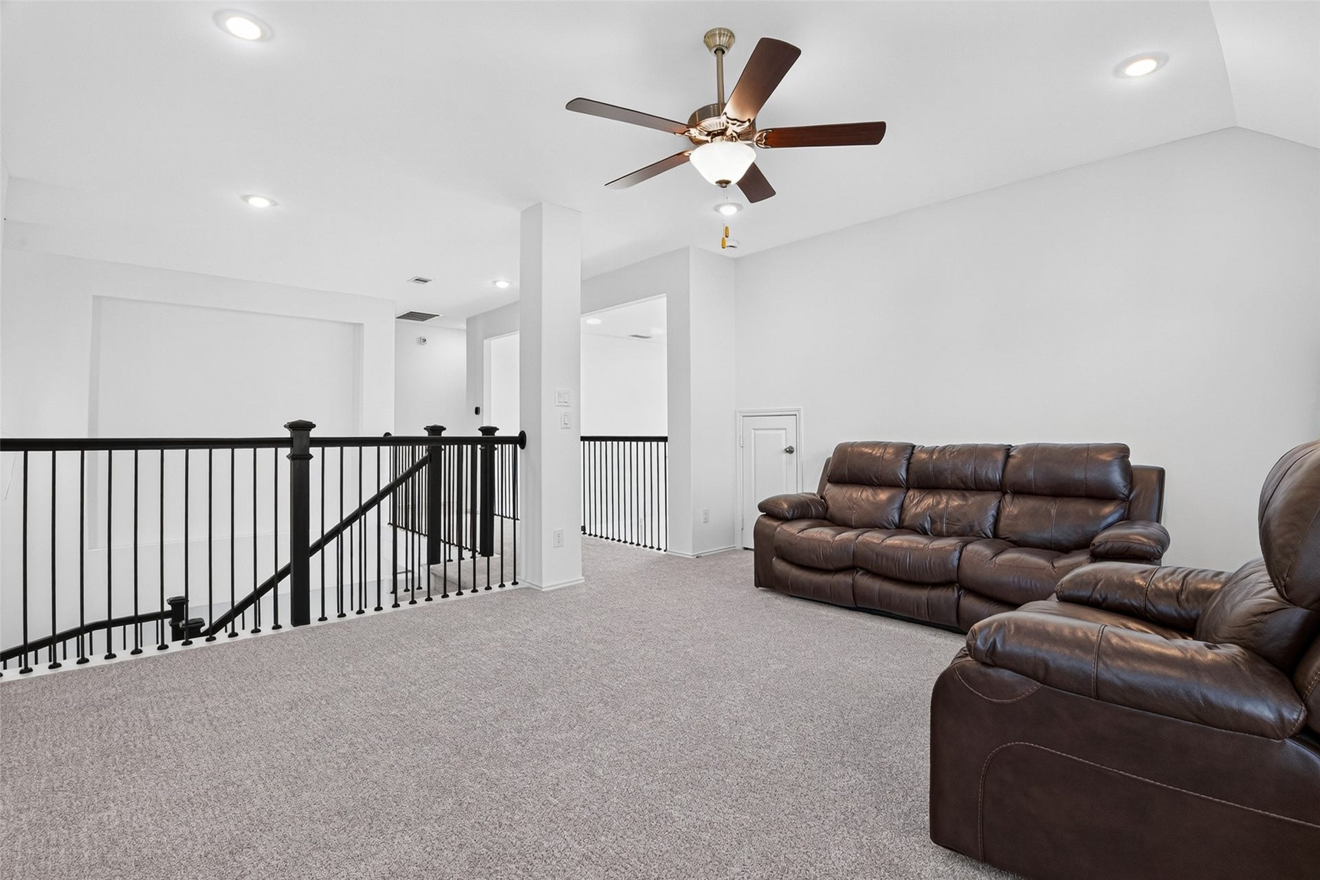 1315 Munson Valley Road, Richmond, TX 77406 Spacious upstairs gameroom featuring a comfortable and versatile open layout.
