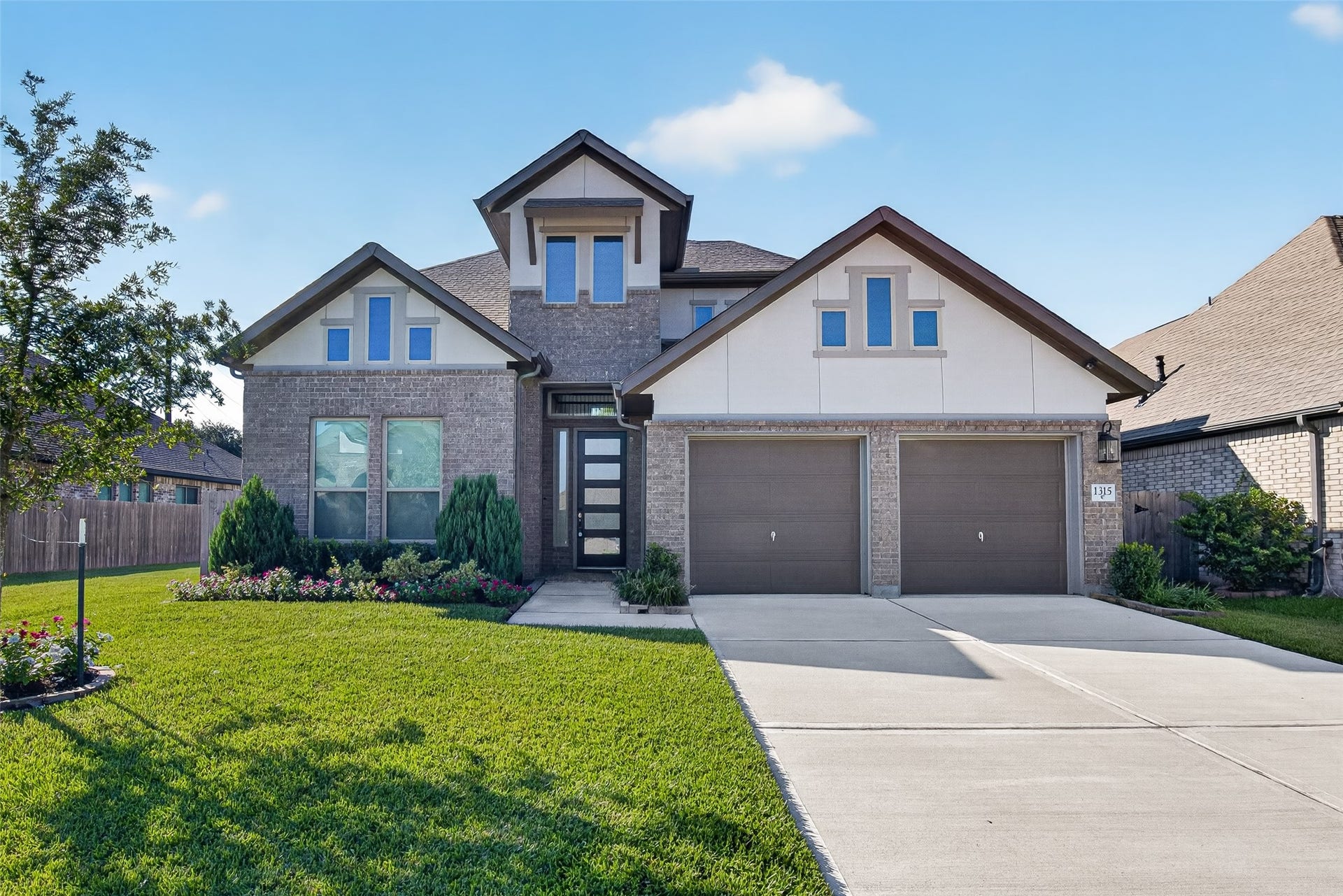 1315 Munson Valley Road, Richmond, TX 77406 Spacious driveway leading to an attached three-car garage.