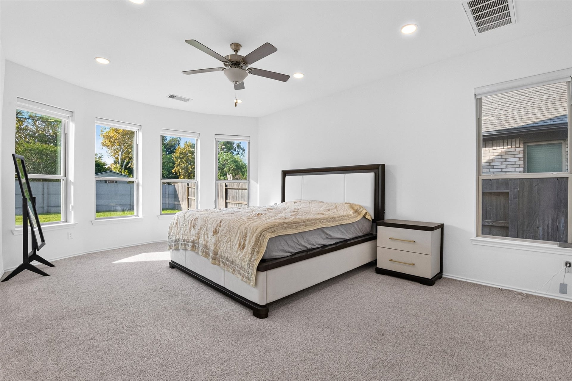 1315 Munson Valley Road, Richmond, TX 77406 Beautiful primary suite with multiple large windows providing abundant natural light.