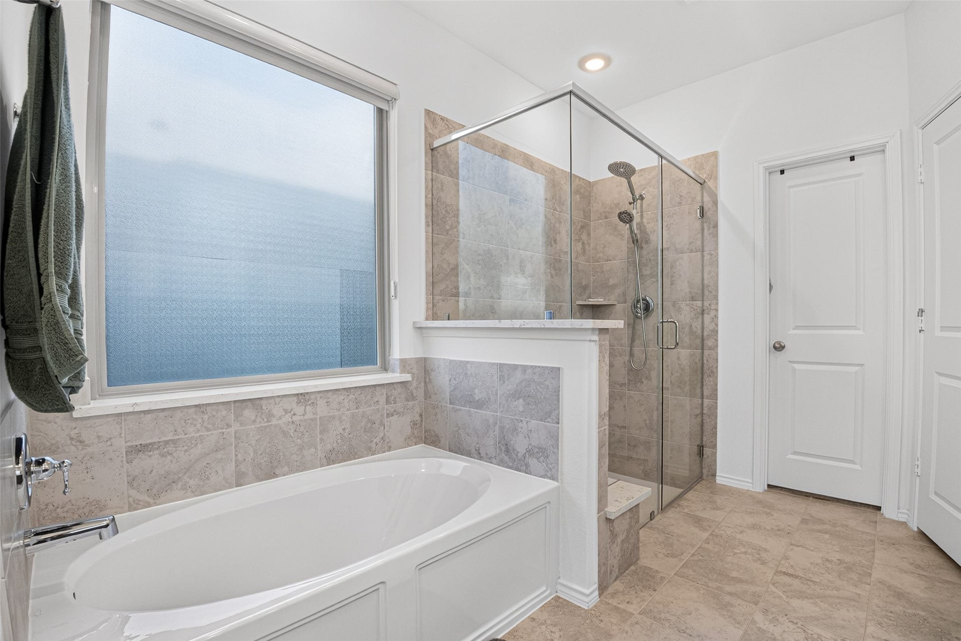 1315 Munson Valley Road, Richmond, TX 77406 Spacious primary bathroom featuring a relaxing soaking tub and separate walk-in shower.