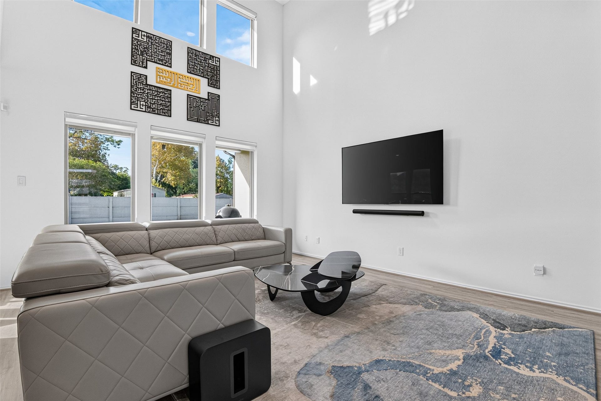 1315 Munson Valley Road, Richmond, TX 77406 Bright and inviting living area with large windows providing abundant natural light.