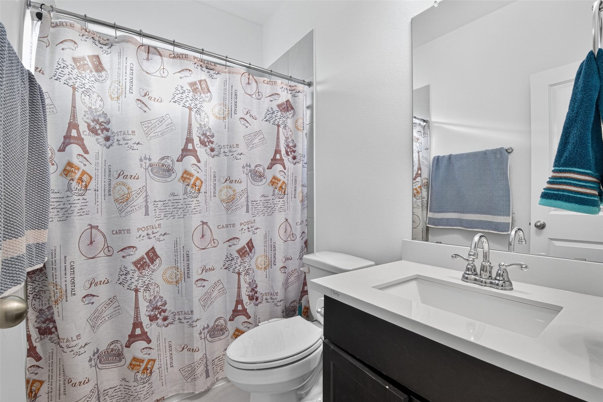 1315 Munson Valley Road, Richmond, TX 77406 Clean and functional bathroom featuring neutral walls and contemporary finishes.