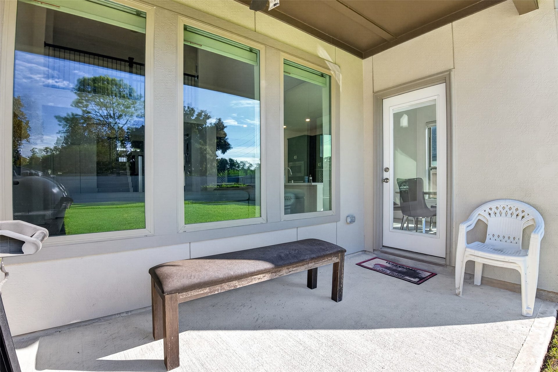1315 Munson Valley Road, Richmond, TX 77406 Spacious covered patio provides a comfortable setting for outdoor seating and entertaining.