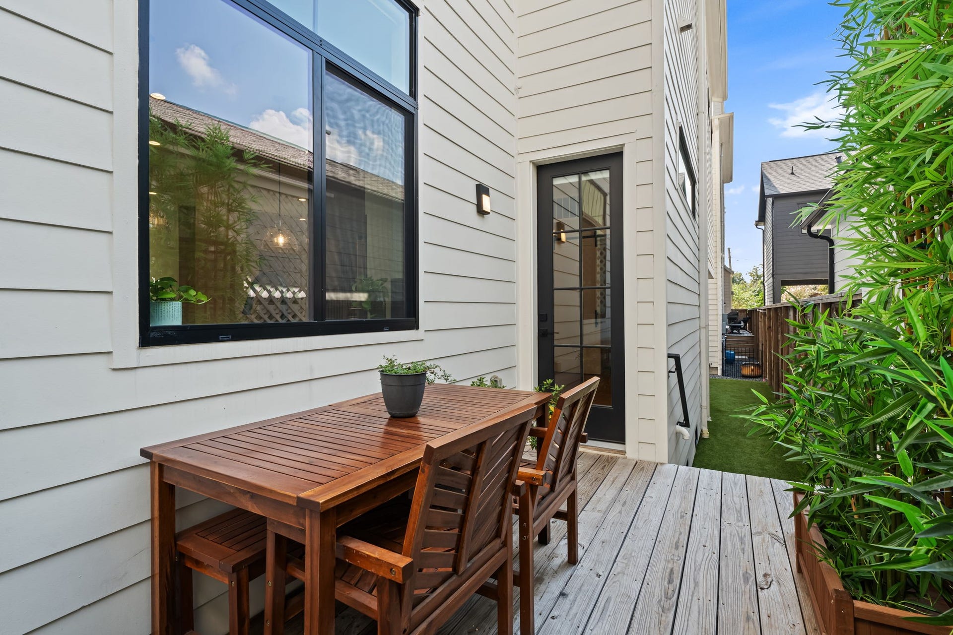 733 E 10th 1/2 Street, Houston, TX 77008 The home's outdoor living extends to a private deck framed by low-maintenance landscaping. Direct access from the interior makes this an inviting destination for morning coffee or evening conversation.