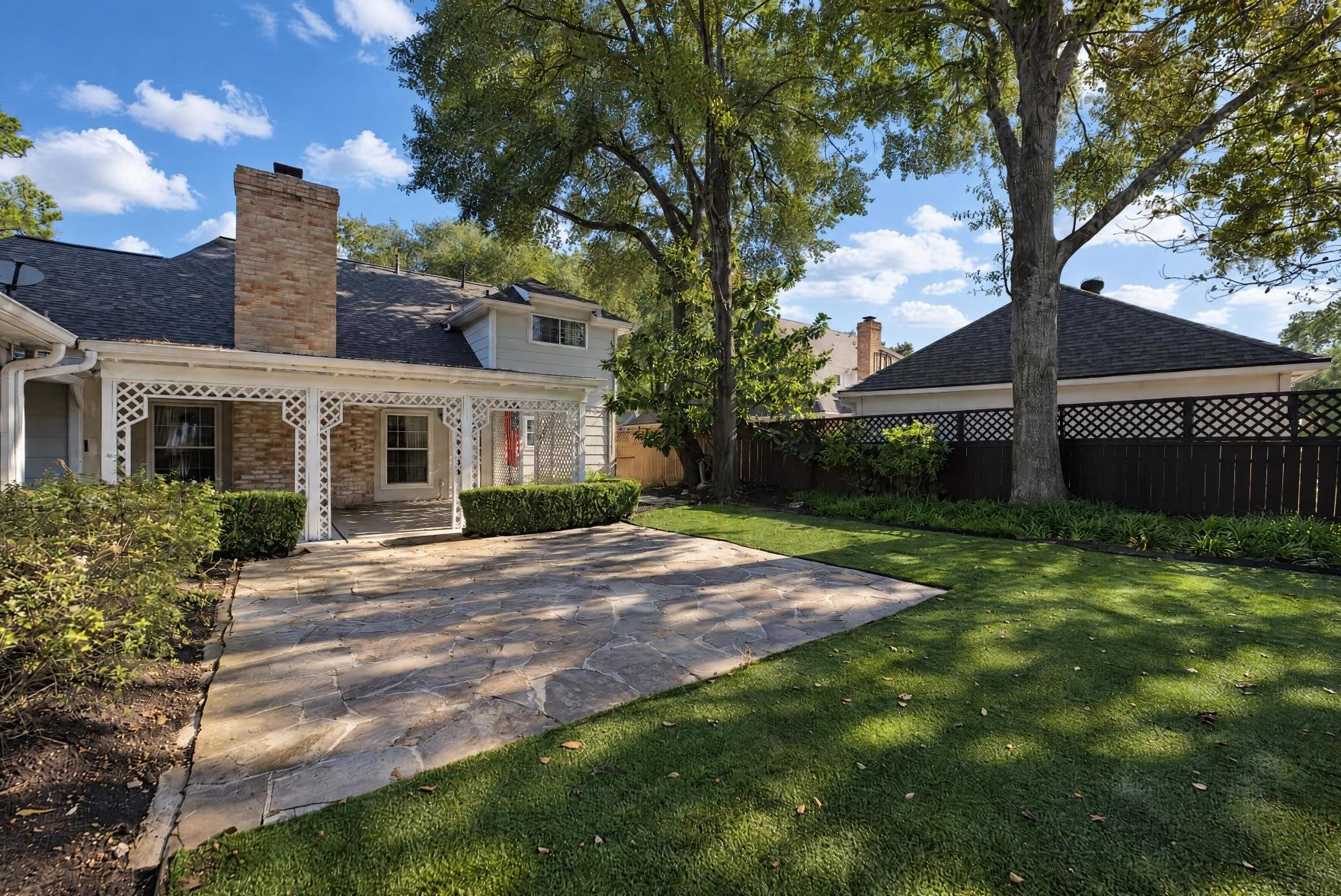 Notice the artificial turf in the backyard, (no mowing back here)