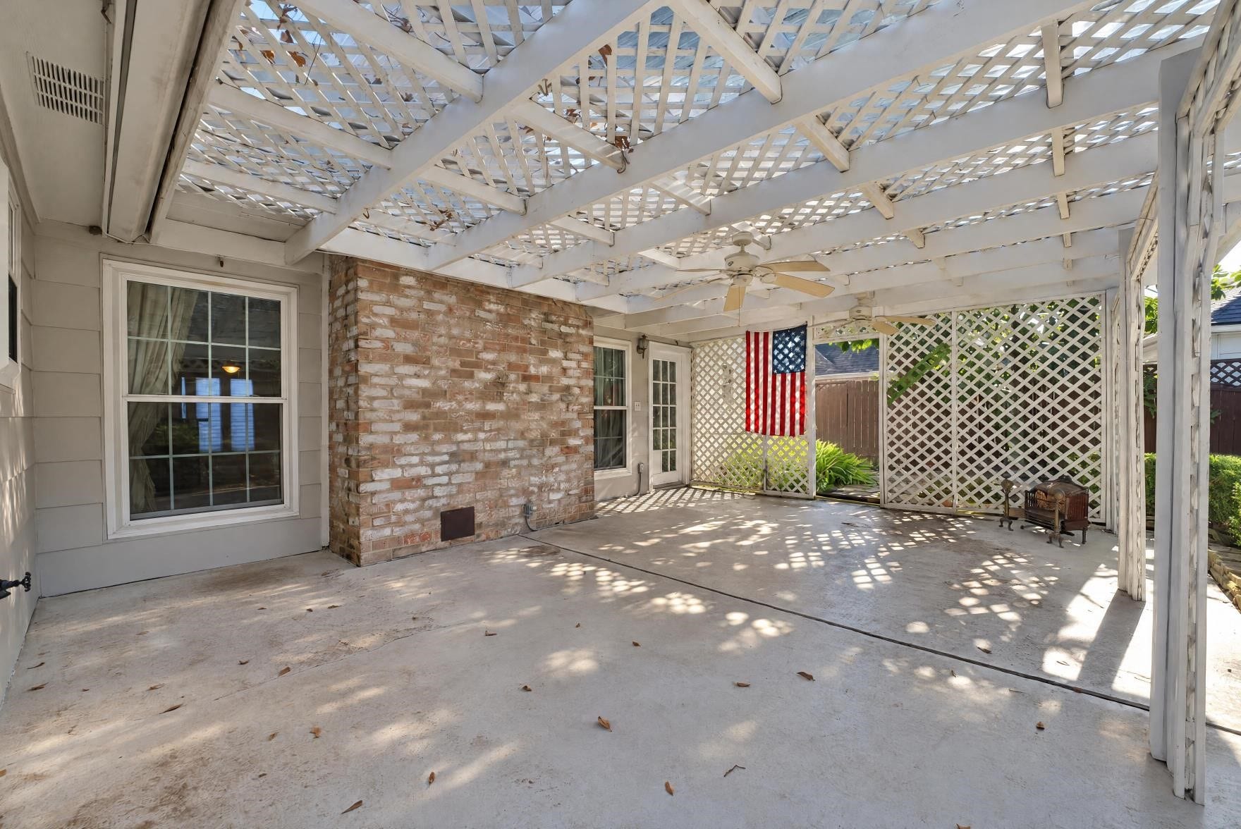 Additional views of the rear patio