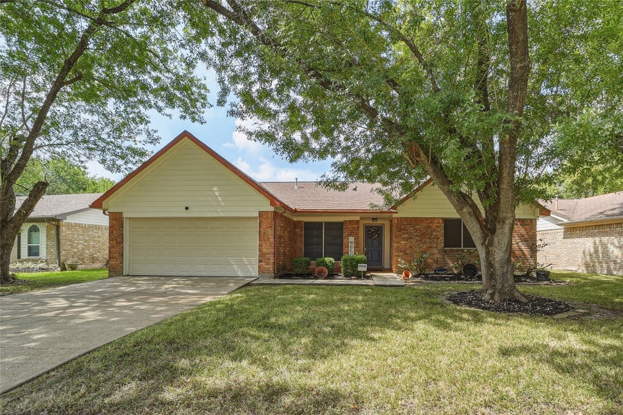 Property photo for 3726 Royal Manor Drive, Houston, TX
