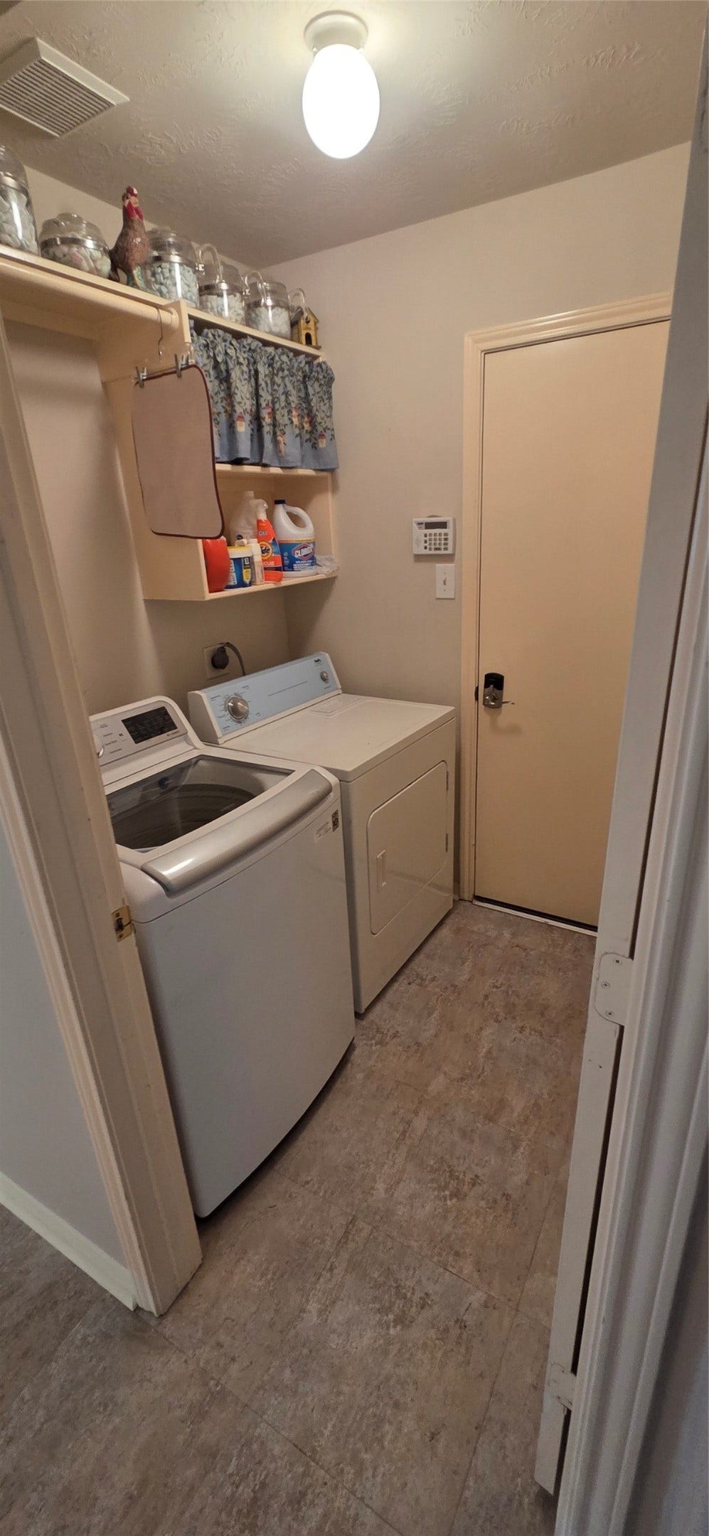 2406 Cardinal Elm Street, Fresno, TX 77545 Laundry Room