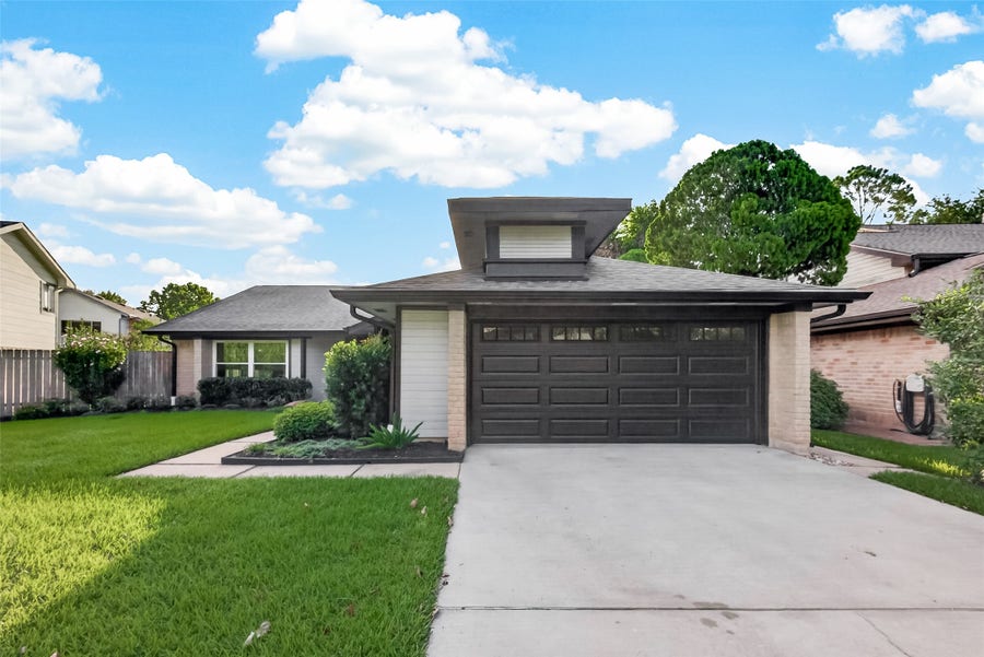 Property photo for 2119 Braesmeadow Lane, Sugar Land, TX