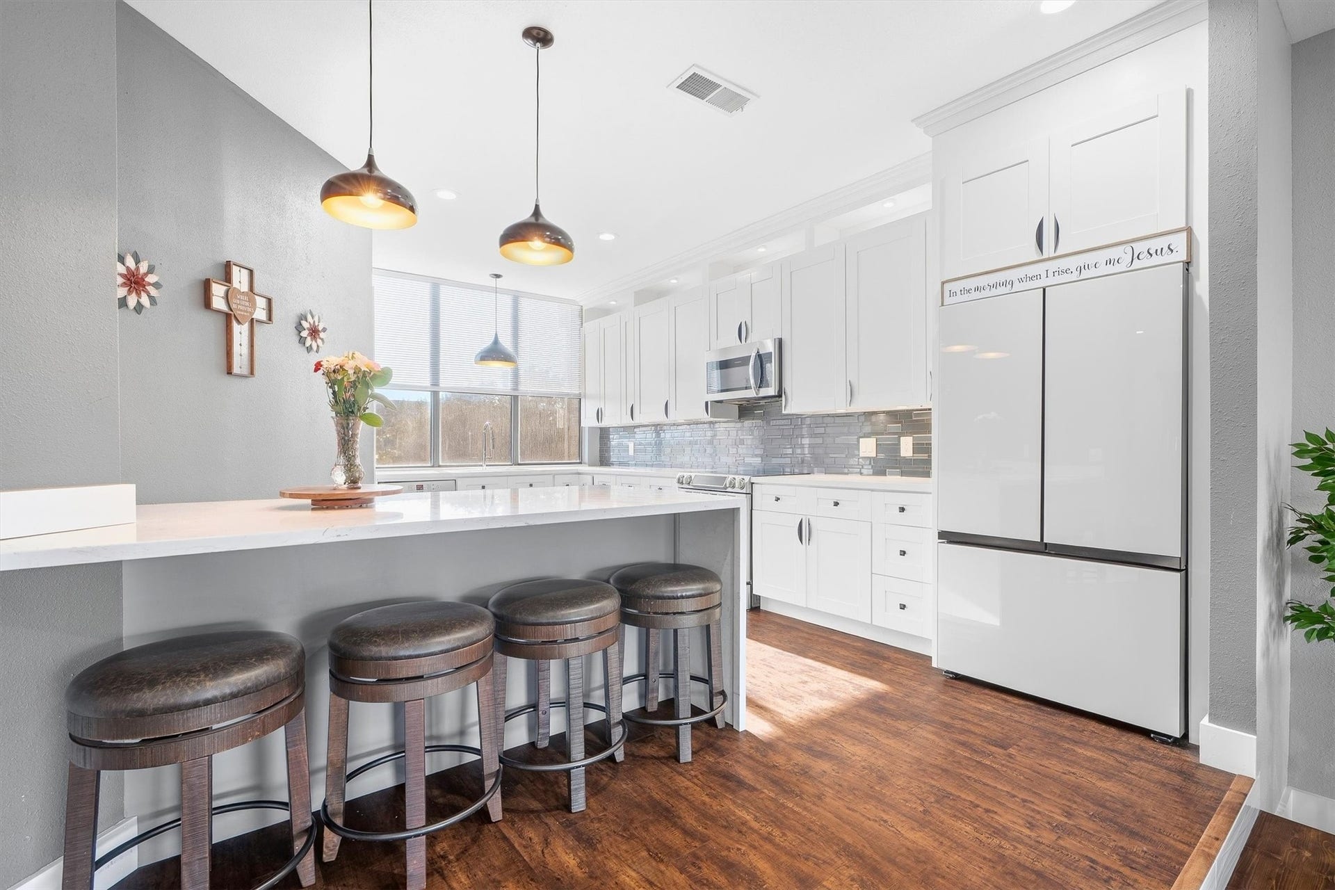 18217 Sandy Cove, Houston, TX 77058 Kitchen features additional barstool seating.