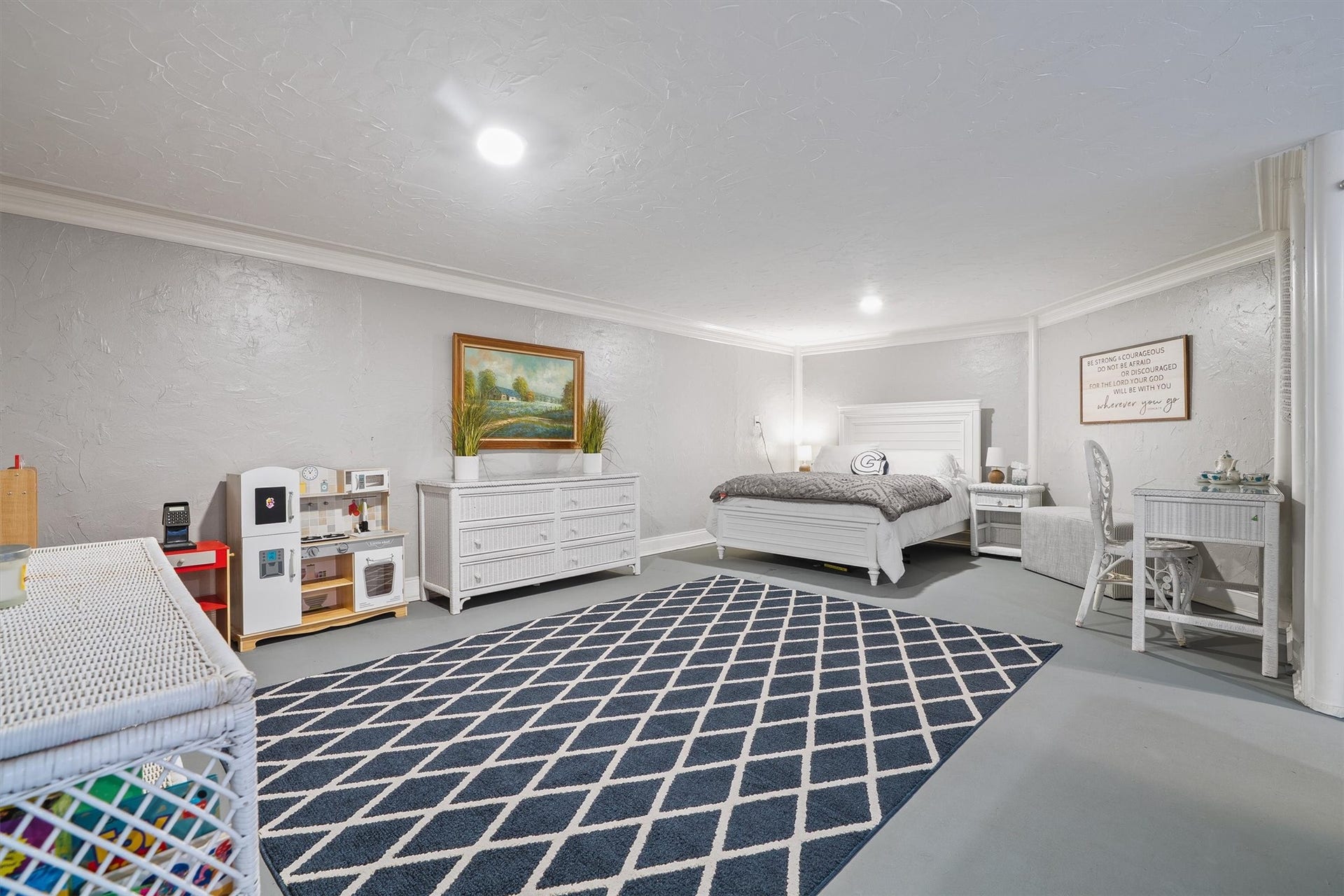 18217 Sandy Cove, Houston, TX 77058 Ground-level guest suite featuring direct outdoor patio access.