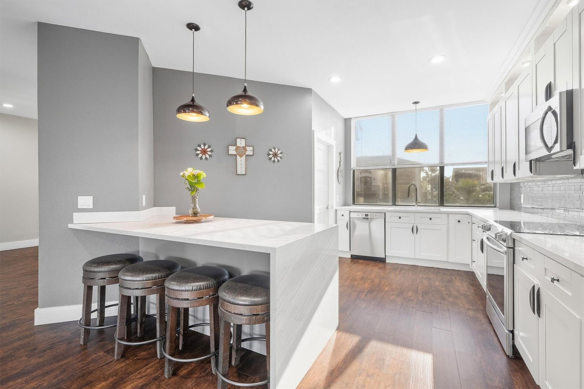 18217 Sandy Cove, Houston, TX 77058 Generous counter space perfect for daily meal preparation.
