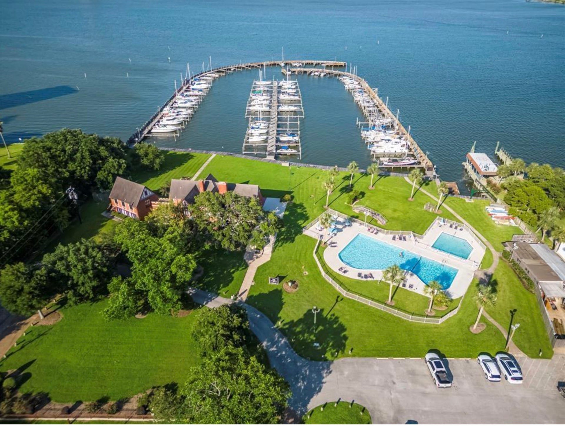 18217 Sandy Cove, Houston, TX 77058 Have a fun day in the sun at the community pool!