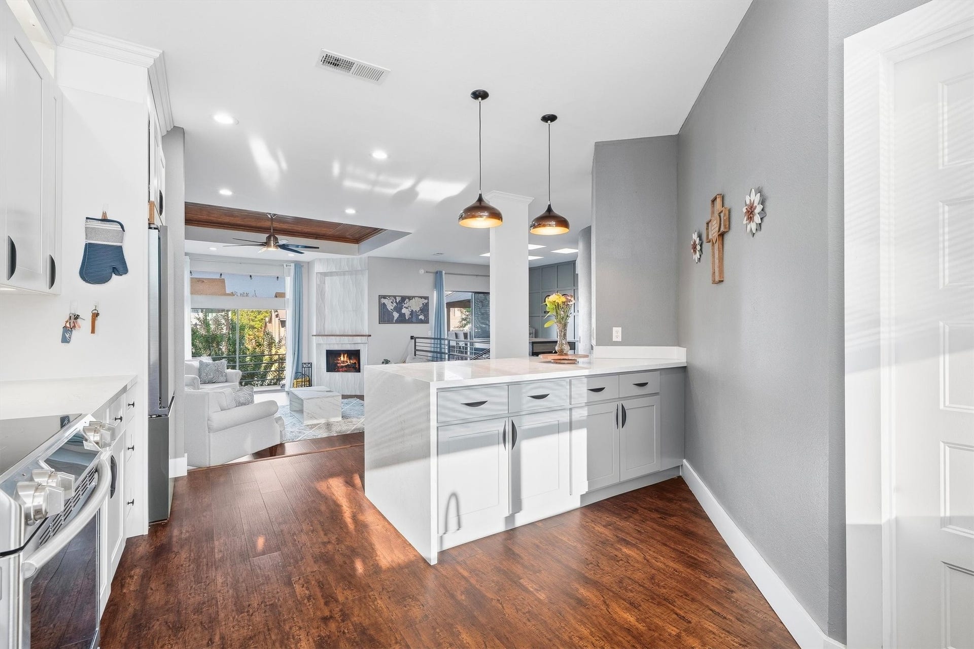18217 Sandy Cove, Houston, TX 77058 Abundant natural light highlights the modern finishes throughout the home.