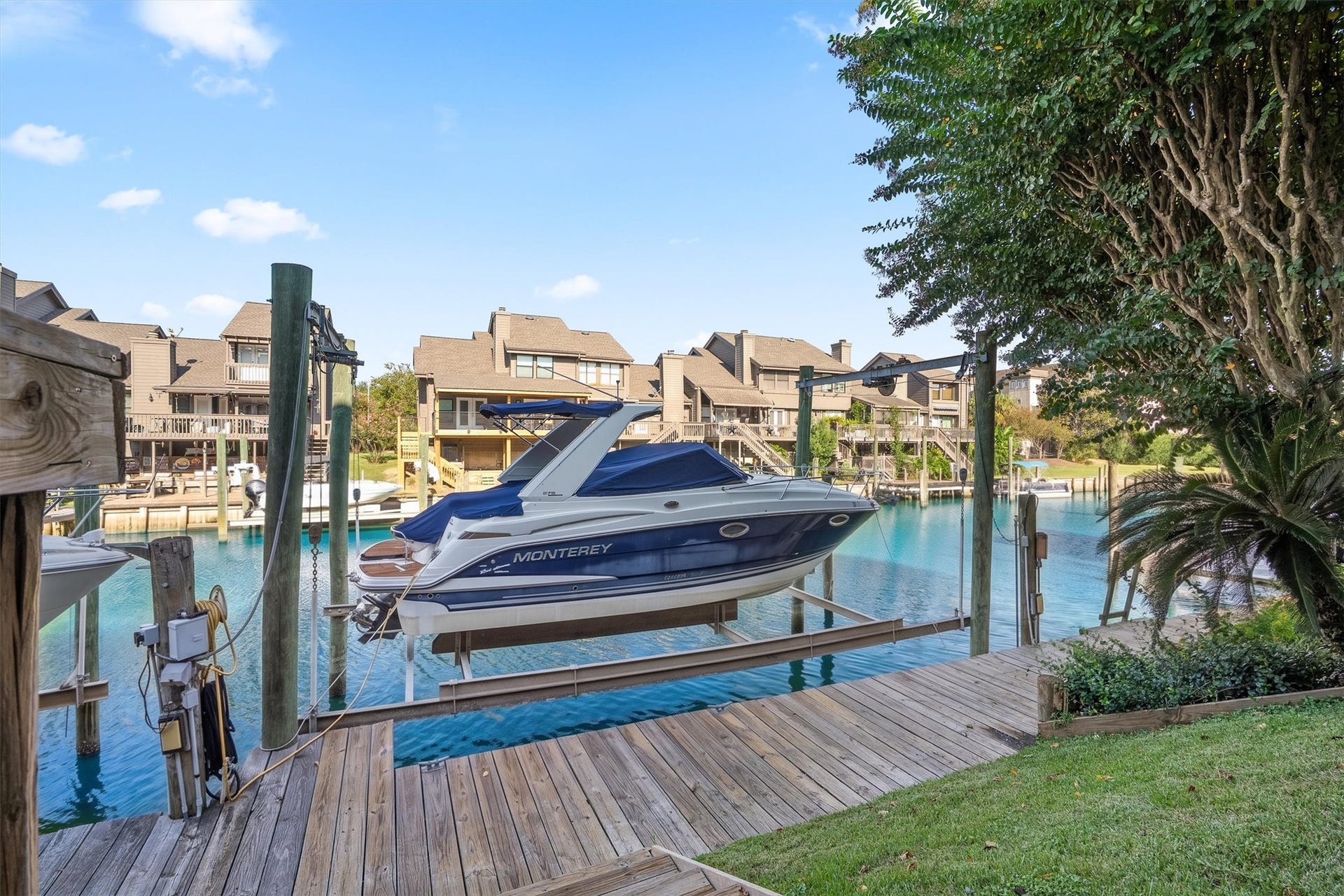 18217 Sandy Cove, Houston, TX 77058 Your personal boat slip equipped with a private lift.
