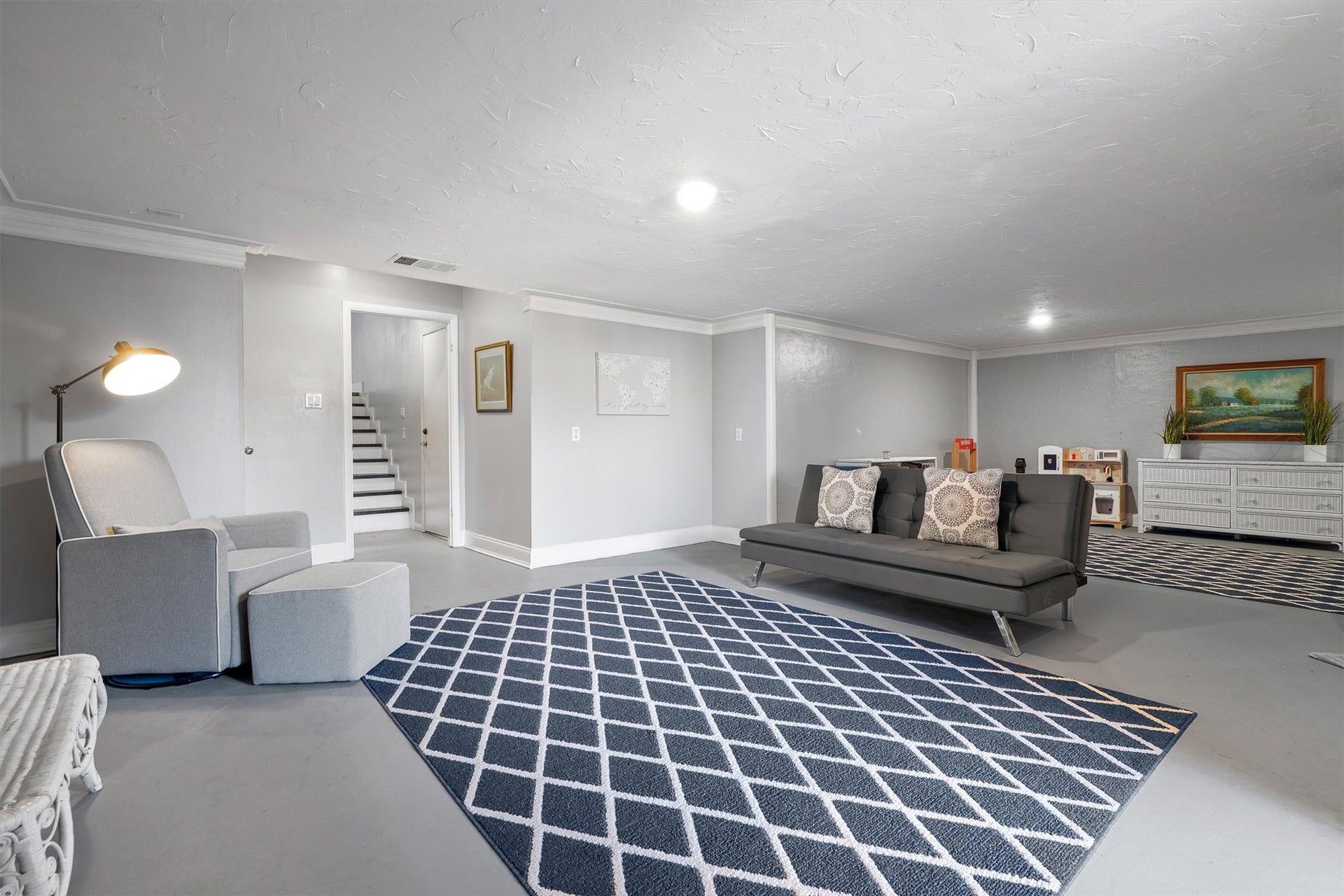 18217 Sandy Cove, Houston, TX 77058 Fully completed lower level offering flexible living options.